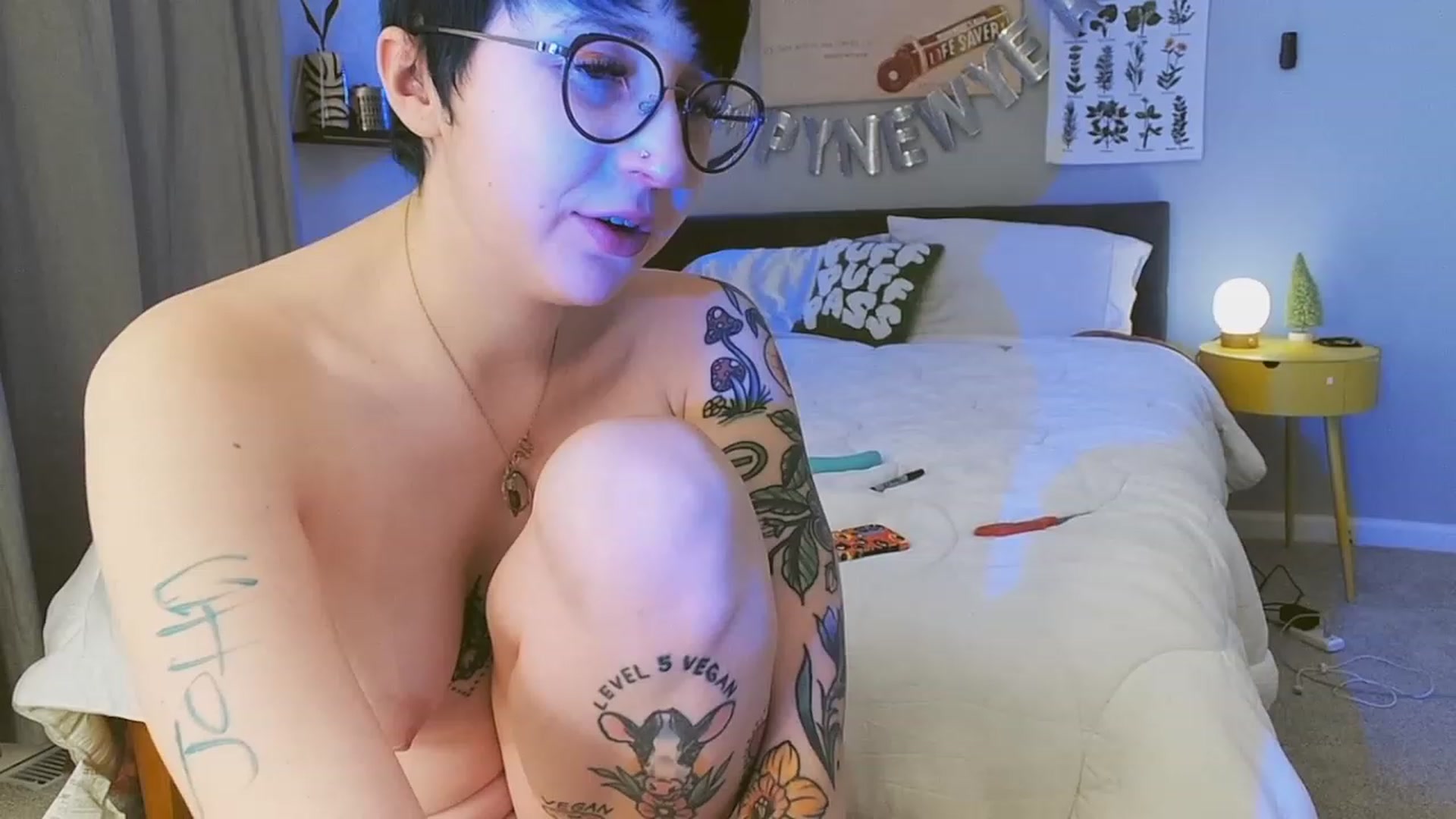Gallery image thumbnail from Strawberrrri1's myfreecams stream on, 12/31/2022, 06:06 image 17 of 20