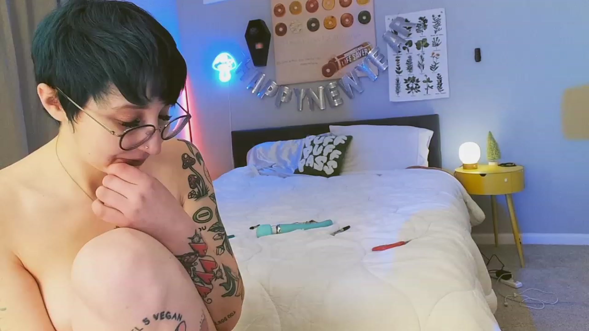 Gallery image thumbnail from Strawberrrri1's myfreecams stream on, 12/31/2022, 06:06 image 19 of 20
