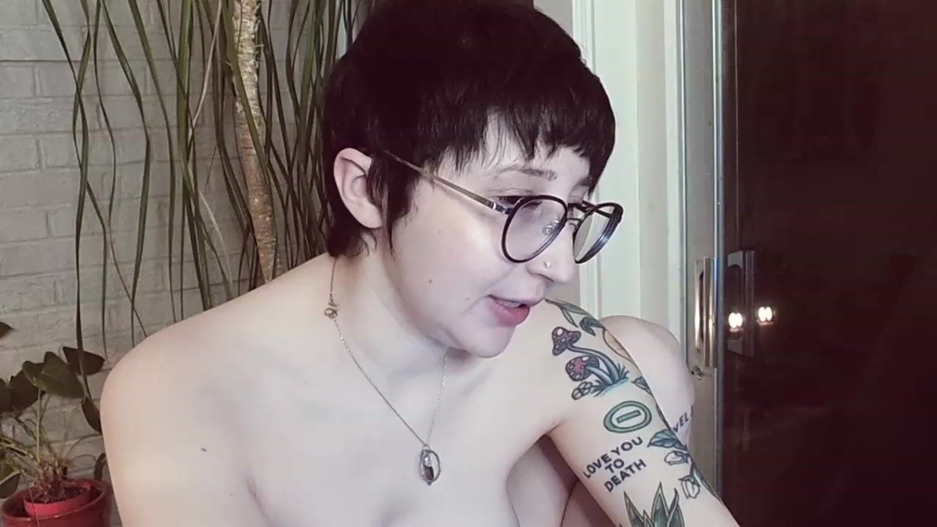 Gallery image thumbnail from Strawberrrri1's myfreecams stream on, 02/04/2023, 05:10 image 5 of 20