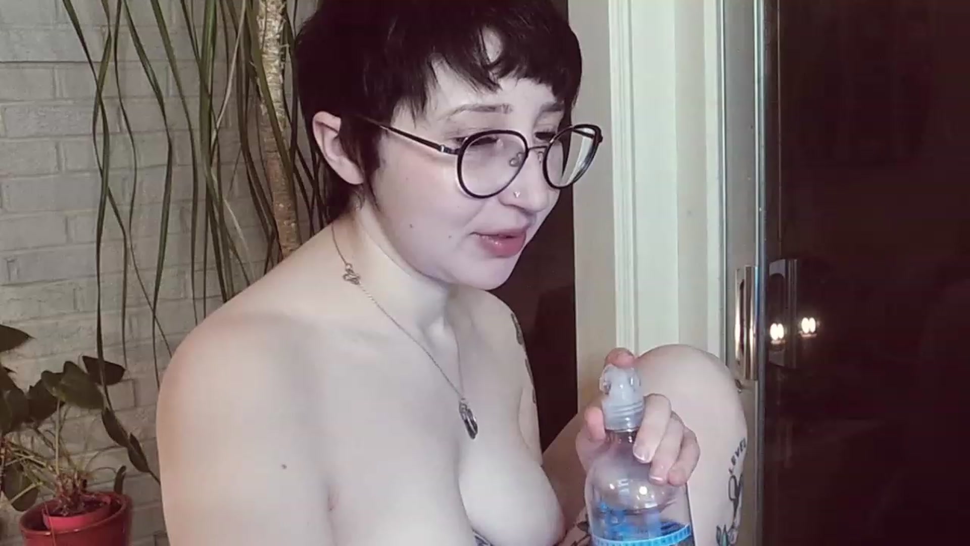 Gallery image thumbnail from Strawberrrri1's myfreecams stream on, 02/04/2023, 05:10 image 9 of 20