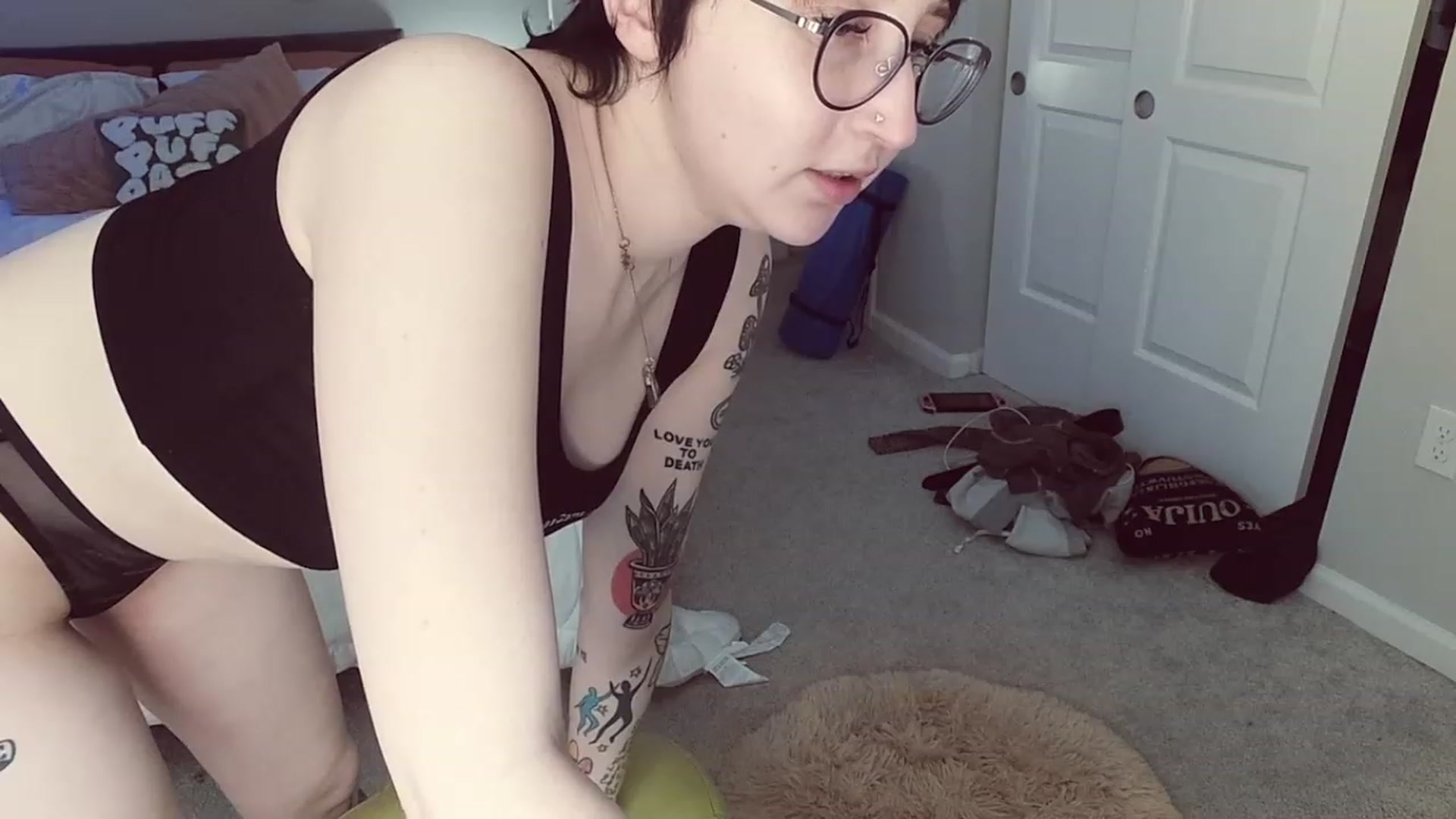 Gallery image thumbnail from Strawberrrri1's myfreecams stream on, 02/18/2023, 04:12 image 4 of 20