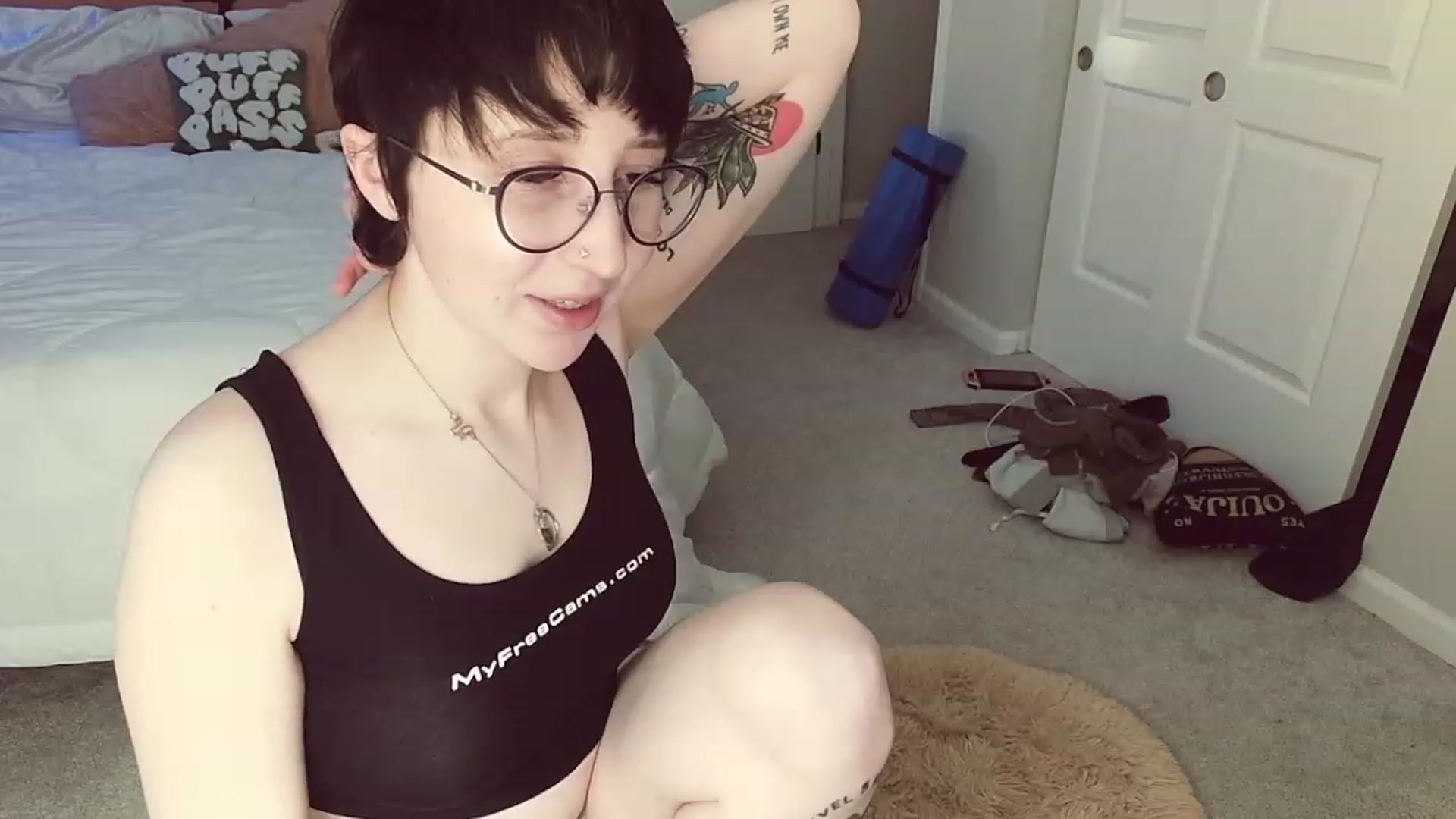 Gallery image thumbnail from Strawberrrri1's myfreecams stream on, 02/18/2023, 04:12 image 3 of 20
