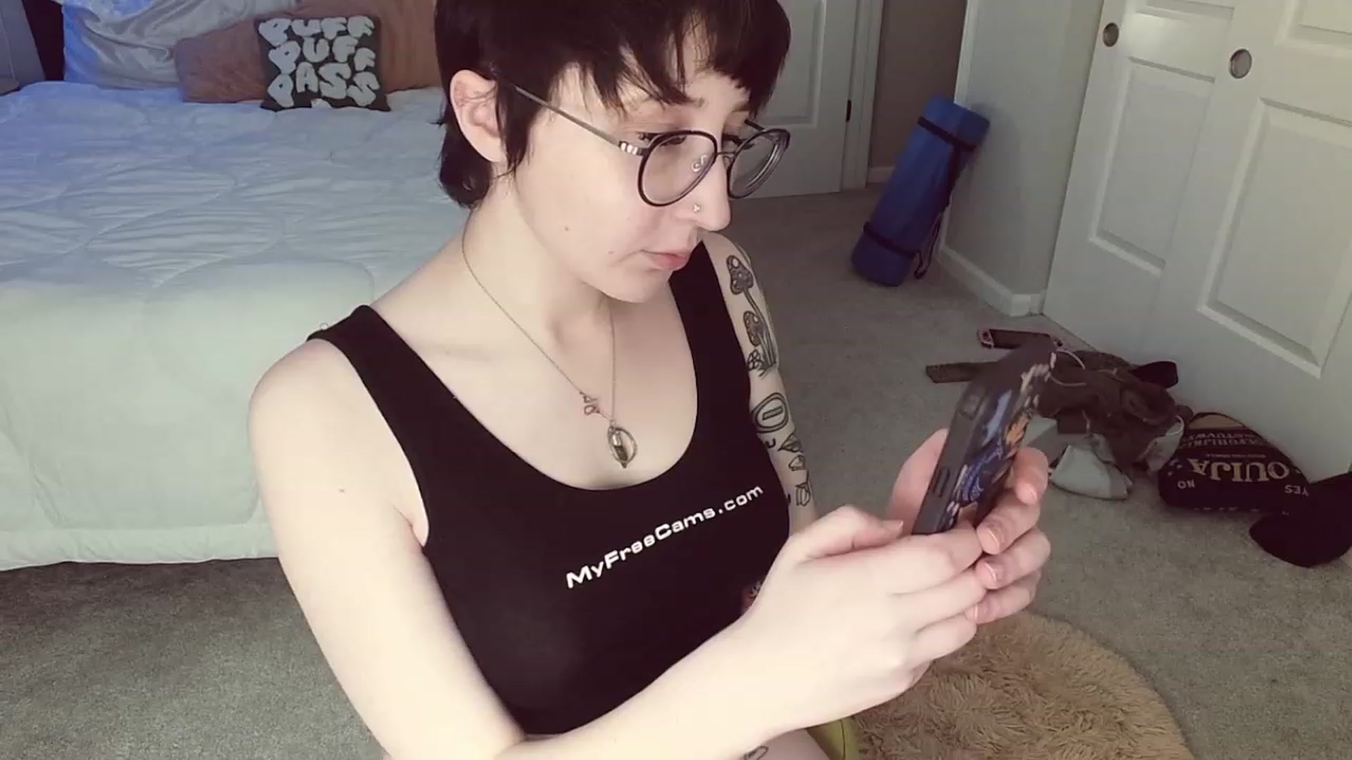 Gallery image thumbnail from Strawberrrri1's myfreecams stream on, 02/18/2023, 04:12 image 1 of 20