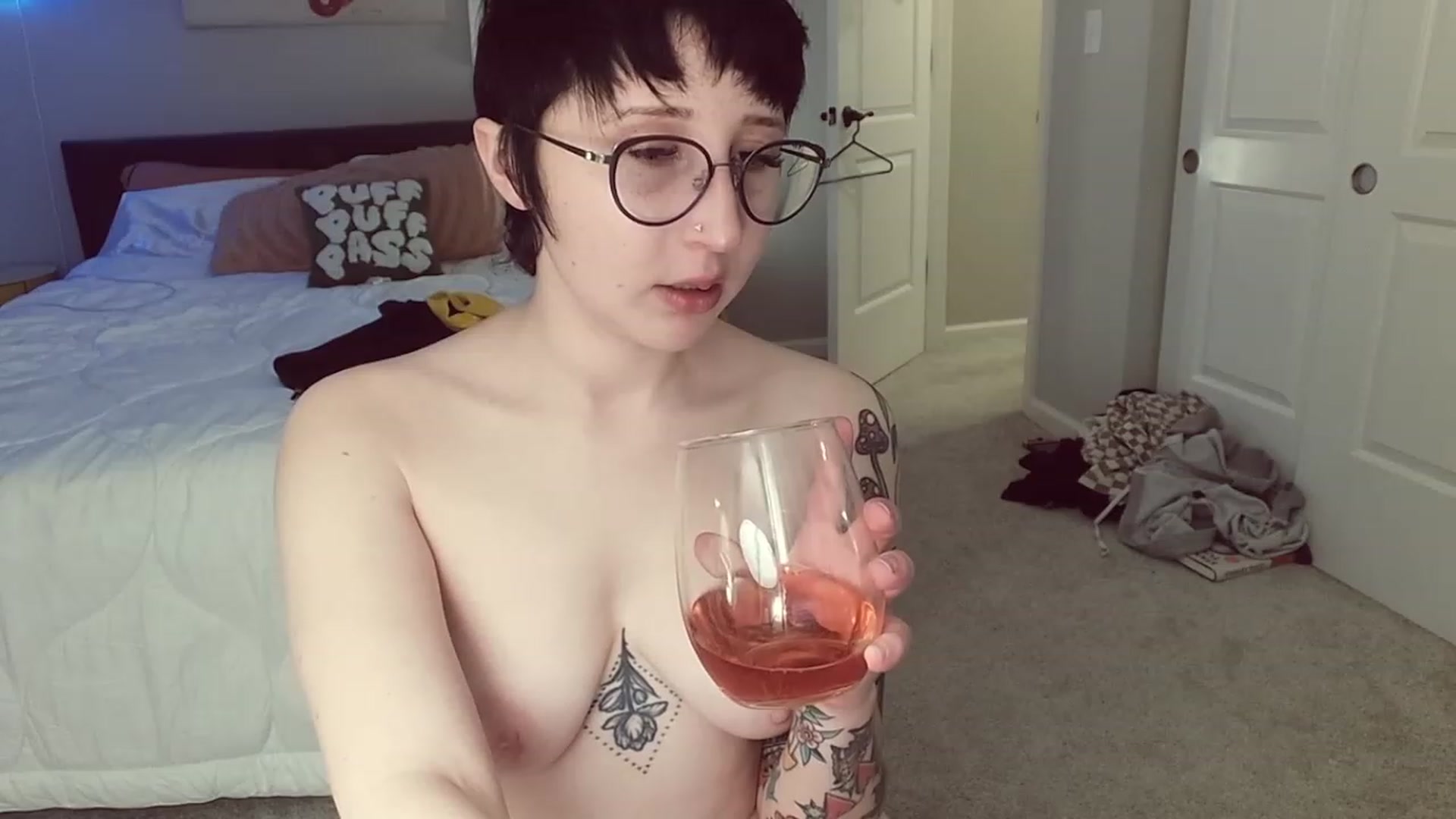 Gallery image thumbnail from Strawberrrri1's myfreecams stream on, 03/04/2023, 04:09 image 10 of 20