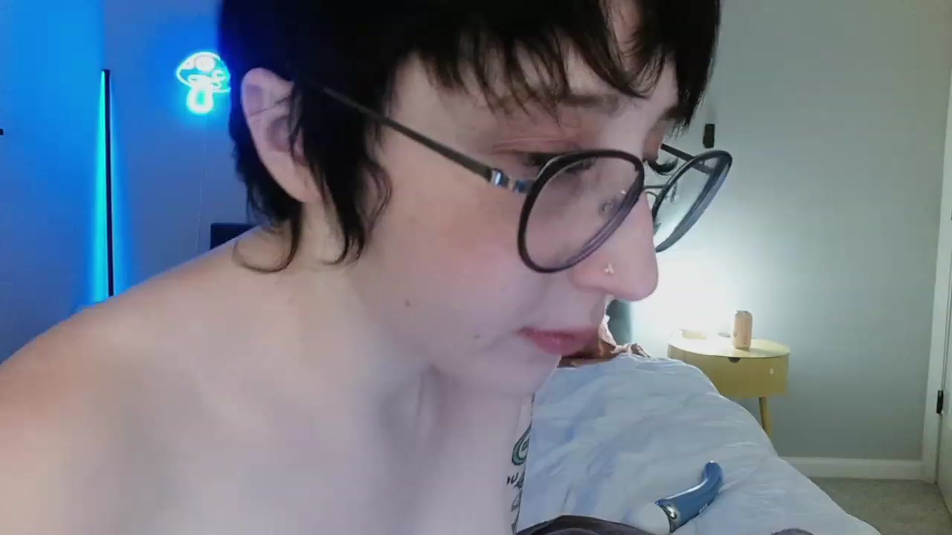 Gallery image thumbnail from Strawberrrri1's myfreecams stream on, 04/24/2023, 03:03 image 4 of 20