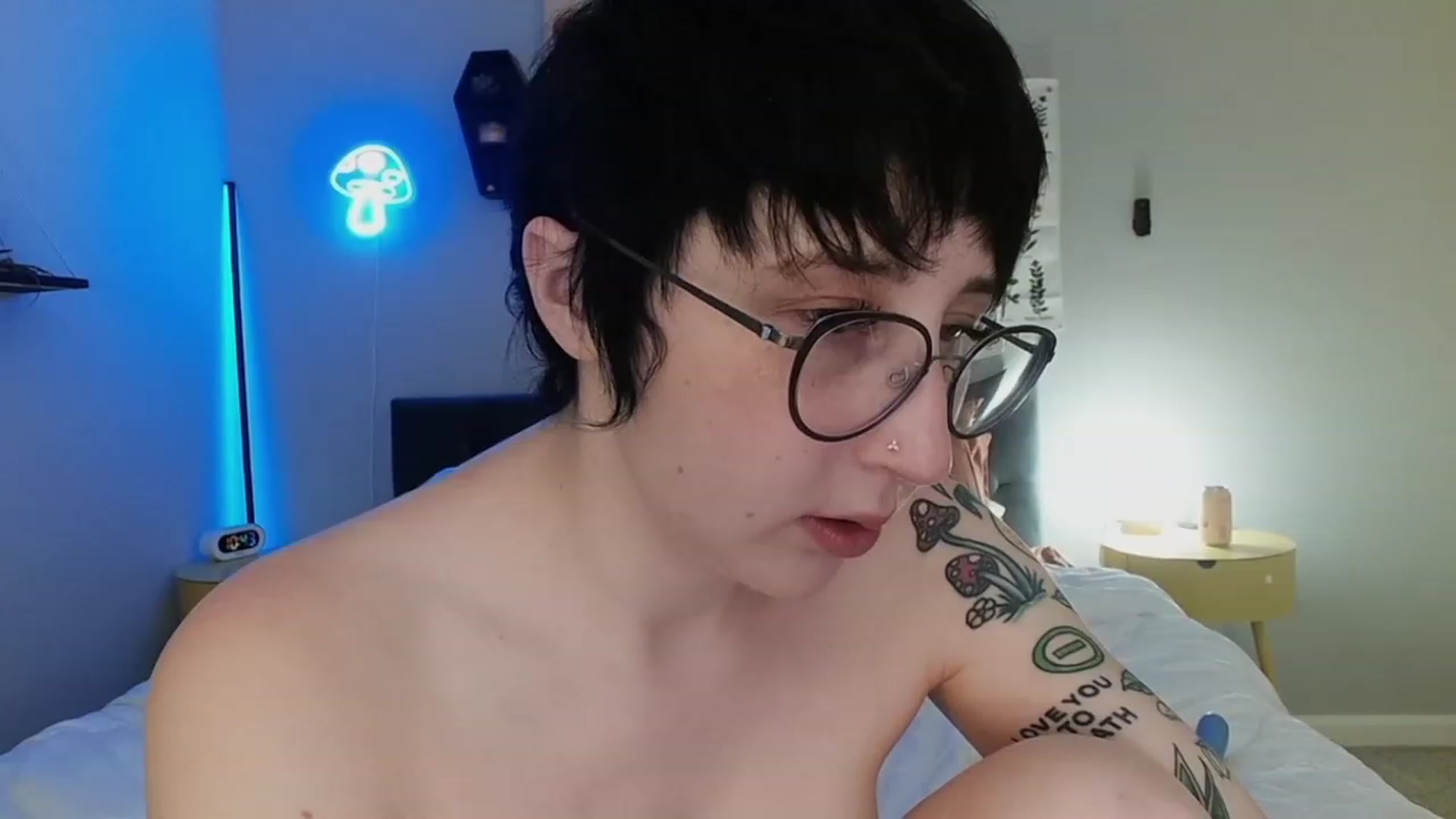 Gallery image thumbnail from Strawberrrri1's myfreecams stream on, 04/24/2023, 03:03 image 1 of 20