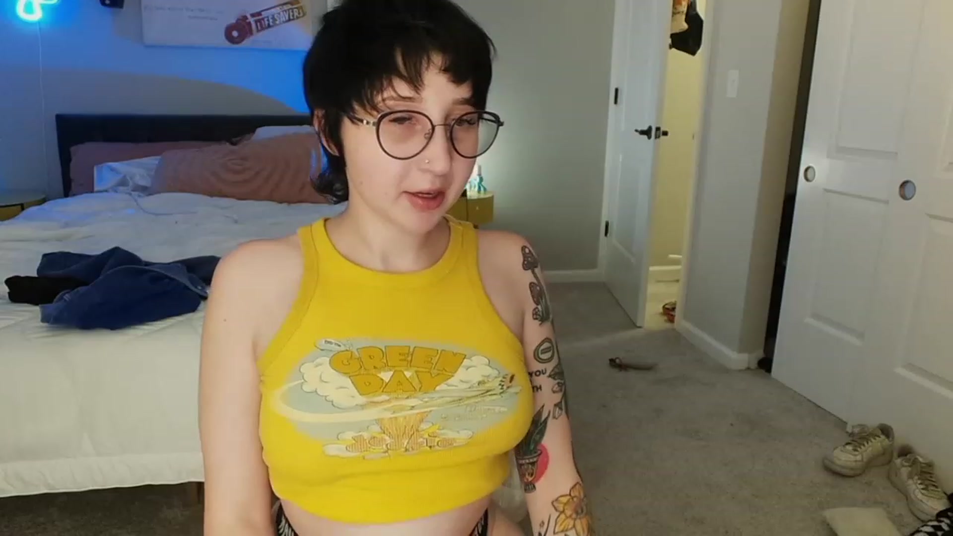 Gallery image thumbnail from Strawberrrri1's myfreecams stream on, 05/11/2023, 02:15 image 4 of 20