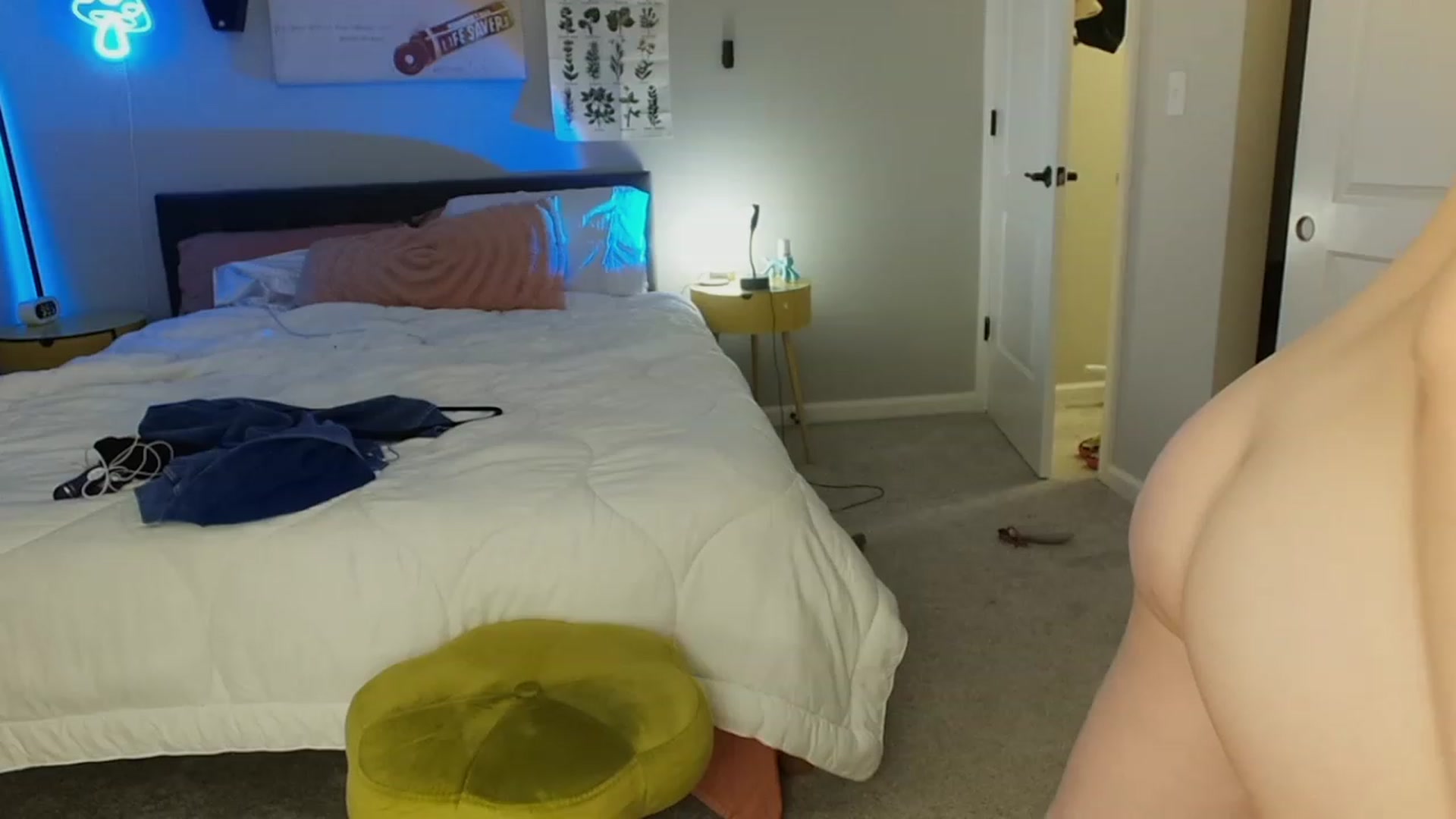 Gallery image thumbnail from Strawberrrri1's myfreecams stream on, 05/11/2023, 02:15 image 12 of 20