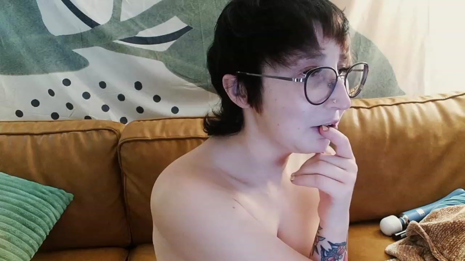 Gallery image thumbnail from Strawberrrri1's myfreecams stream on, 05/27/2023, 02:44 image 6 of 20