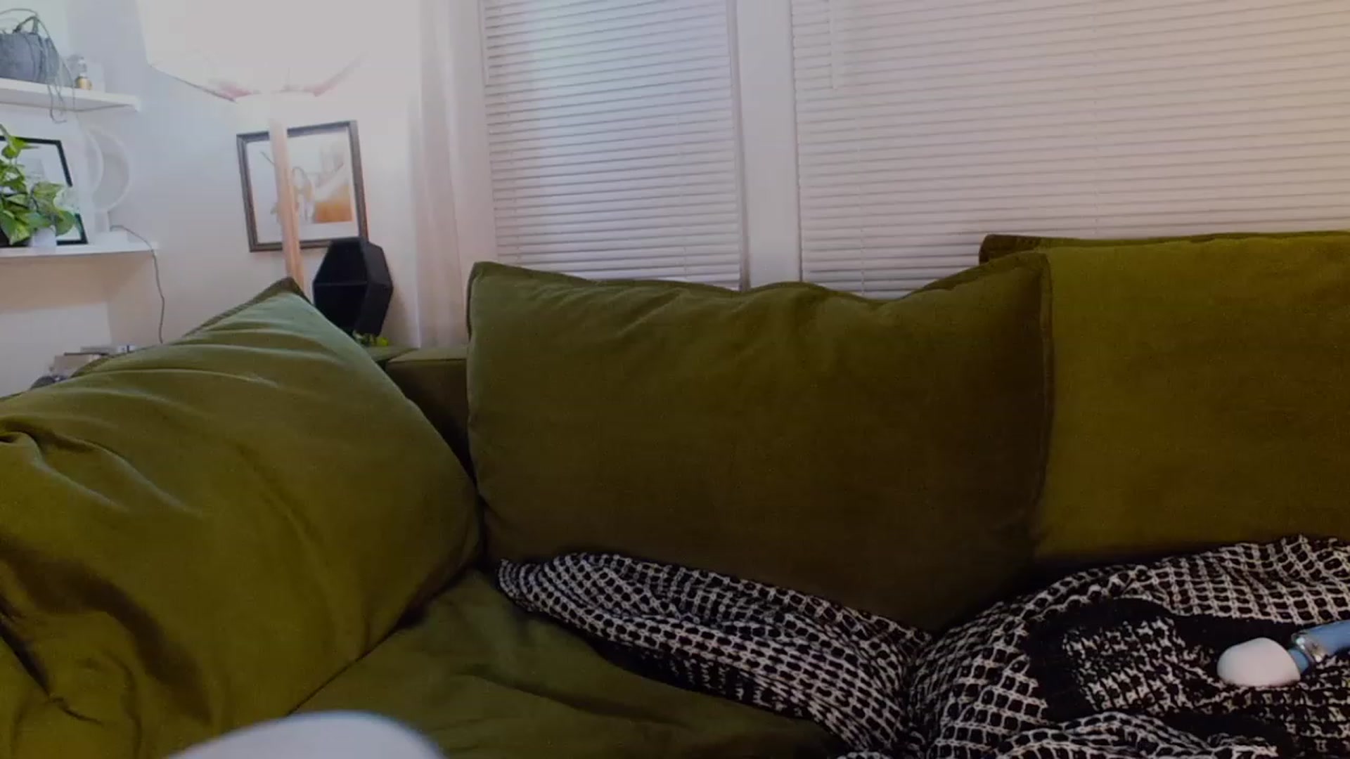 Gallery image thumbnail from Strawberrrri1's myfreecams stream on, 07/29/2023, 03:40 image 19 of 20