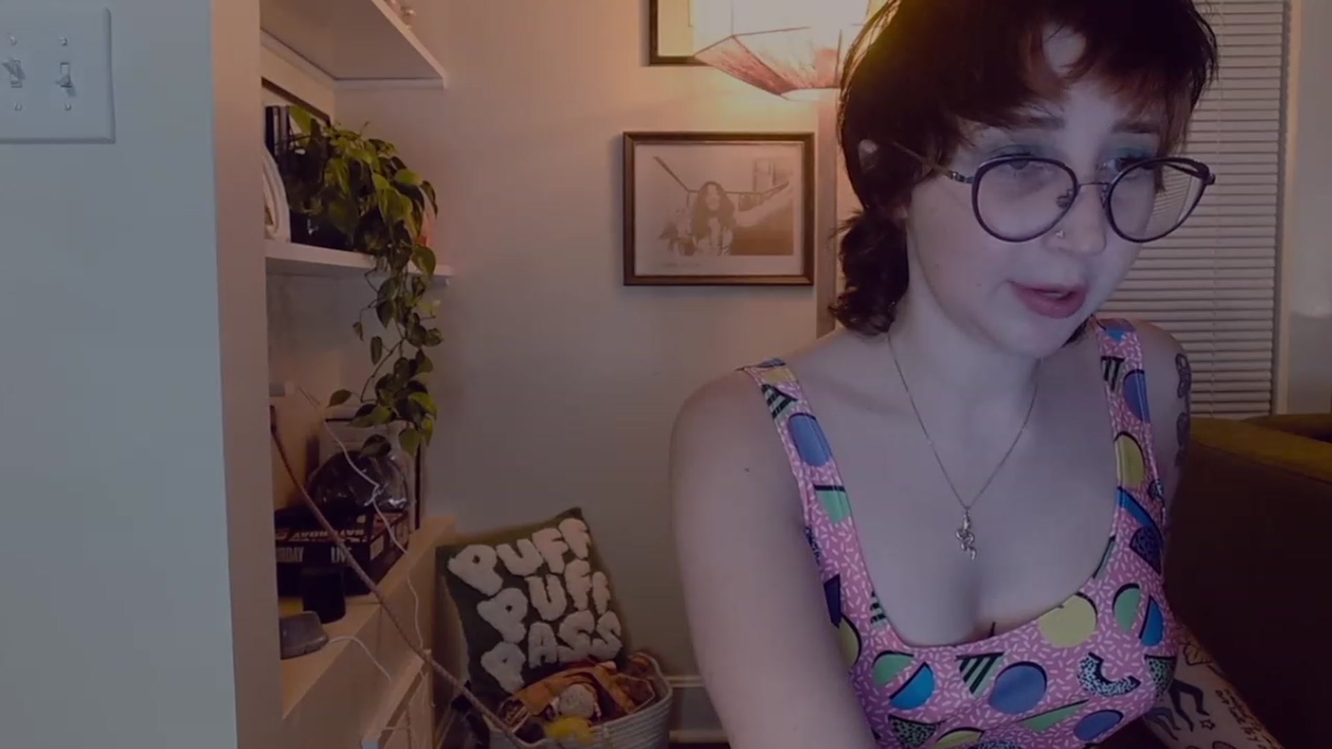 Gallery image thumbnail from Strawberrrri1's myfreecams stream on, 10/08/2023, 03:38 image 7 of 20