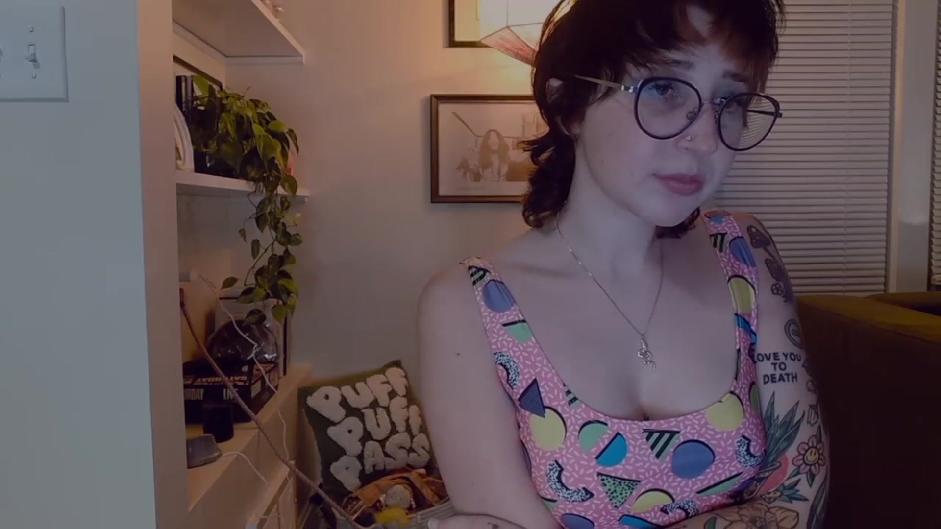 Gallery image thumbnail from Strawberrrri1's myfreecams stream on, 10/08/2023, 03:38 image 6 of 20