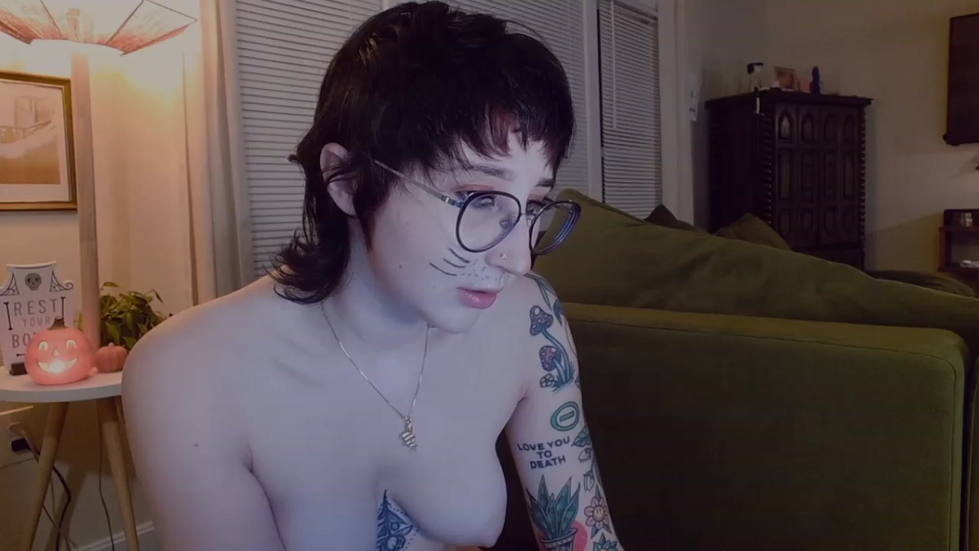 Gallery image thumbnail from Strawberrrri1's myfreecams stream on, 10/22/2023, 03:34 image 4 of 20