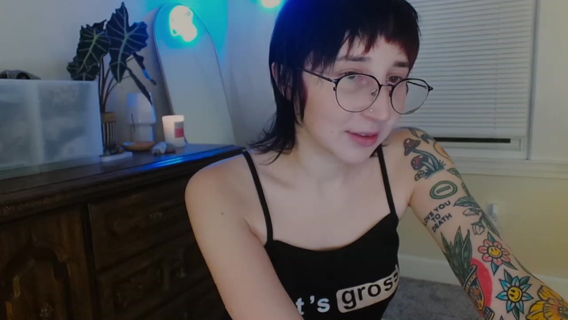 Gallery image thumbnail from Strawberrrri1's myfreecams stream on, 12/10/2023, 04:12 image 4 of 20