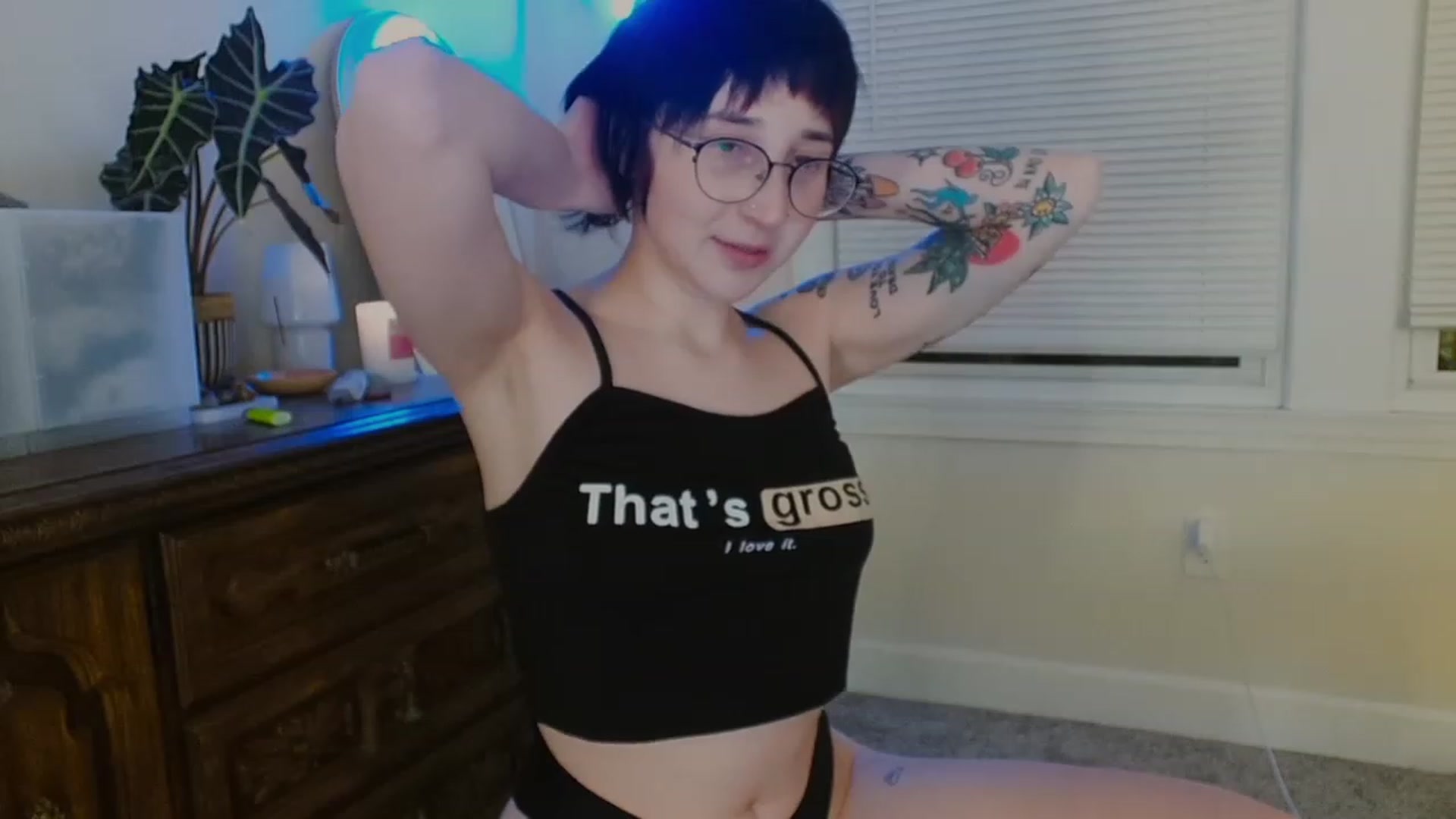Gallery image thumbnail from Strawberrrri1's myfreecams stream on, 12/10/2023, 04:12 image 3 of 20