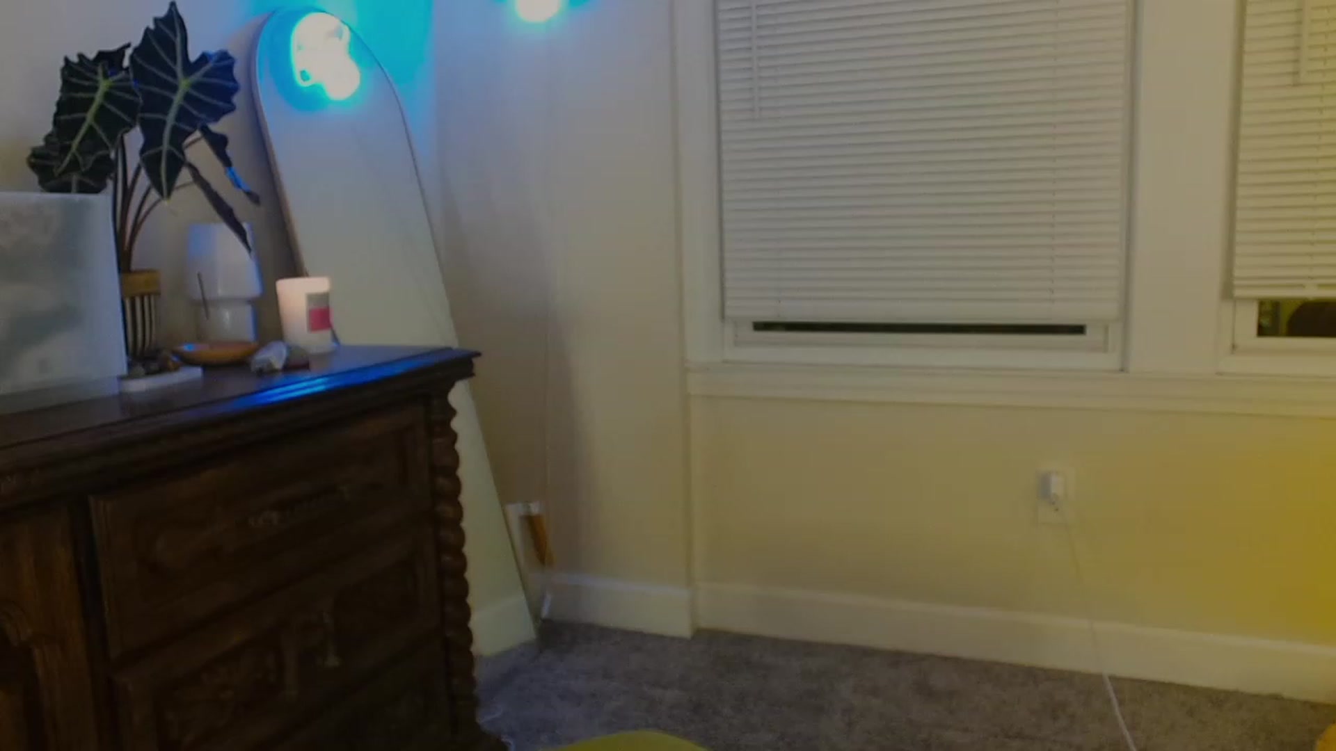 Gallery image thumbnail from Strawberrrri1's myfreecams stream on, 12/10/2023, 04:12 image 7 of 20