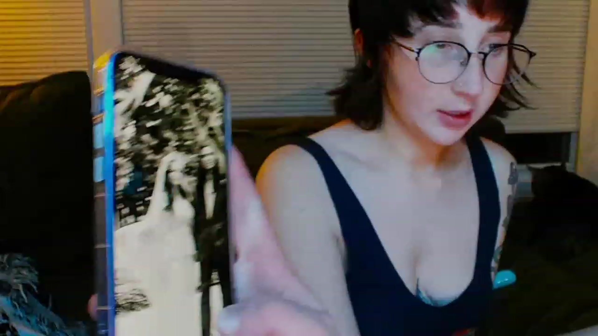 Gallery image thumbnail from Strawberrrri1's myfreecams stream on, 02/04/2024, 04:28 image 14 of 20