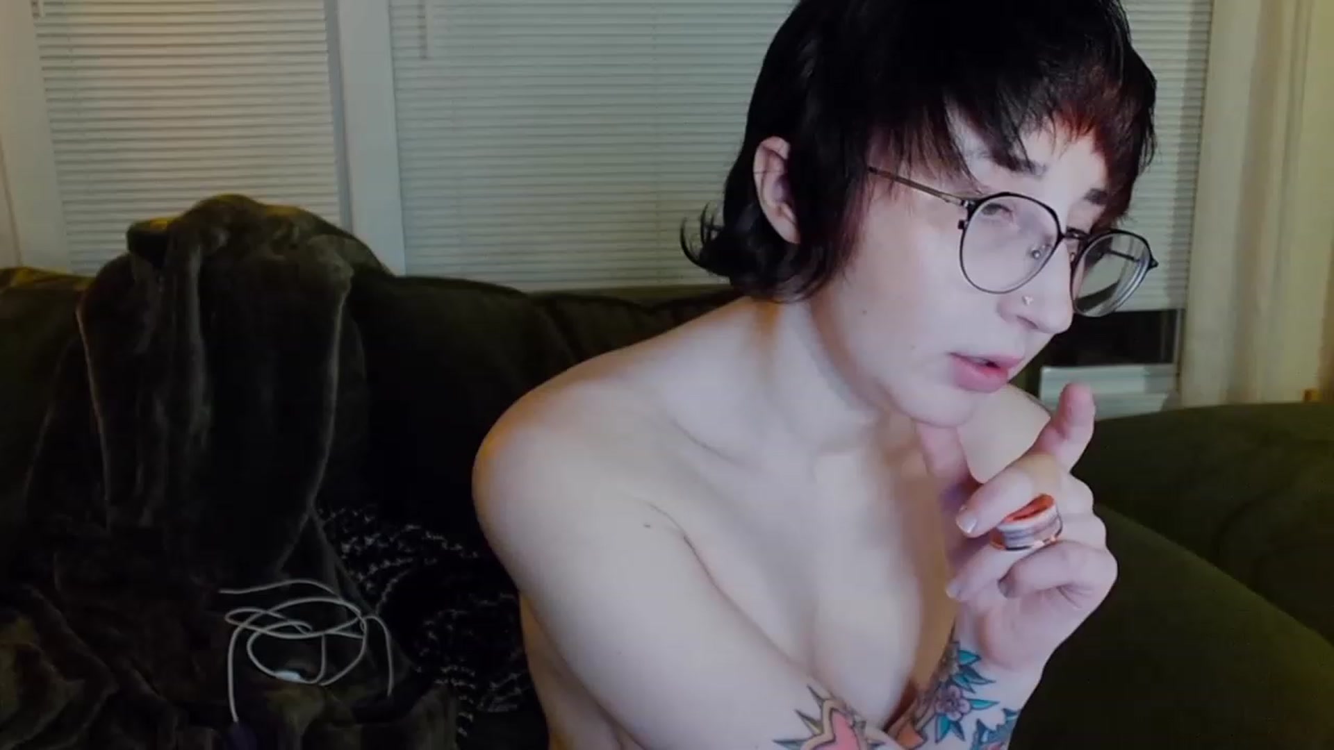 Gallery image thumbnail from Strawberrrri1's myfreecams stream on, 03/03/2024, 04:53 image 6 of 20