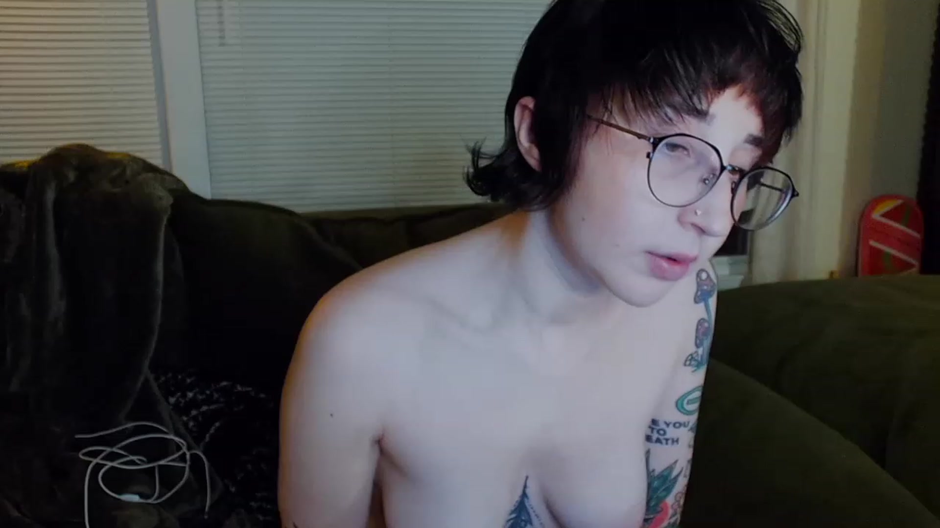 Gallery image thumbnail from Strawberrrri1's myfreecams stream on, 03/03/2024, 04:53 image 4 of 20