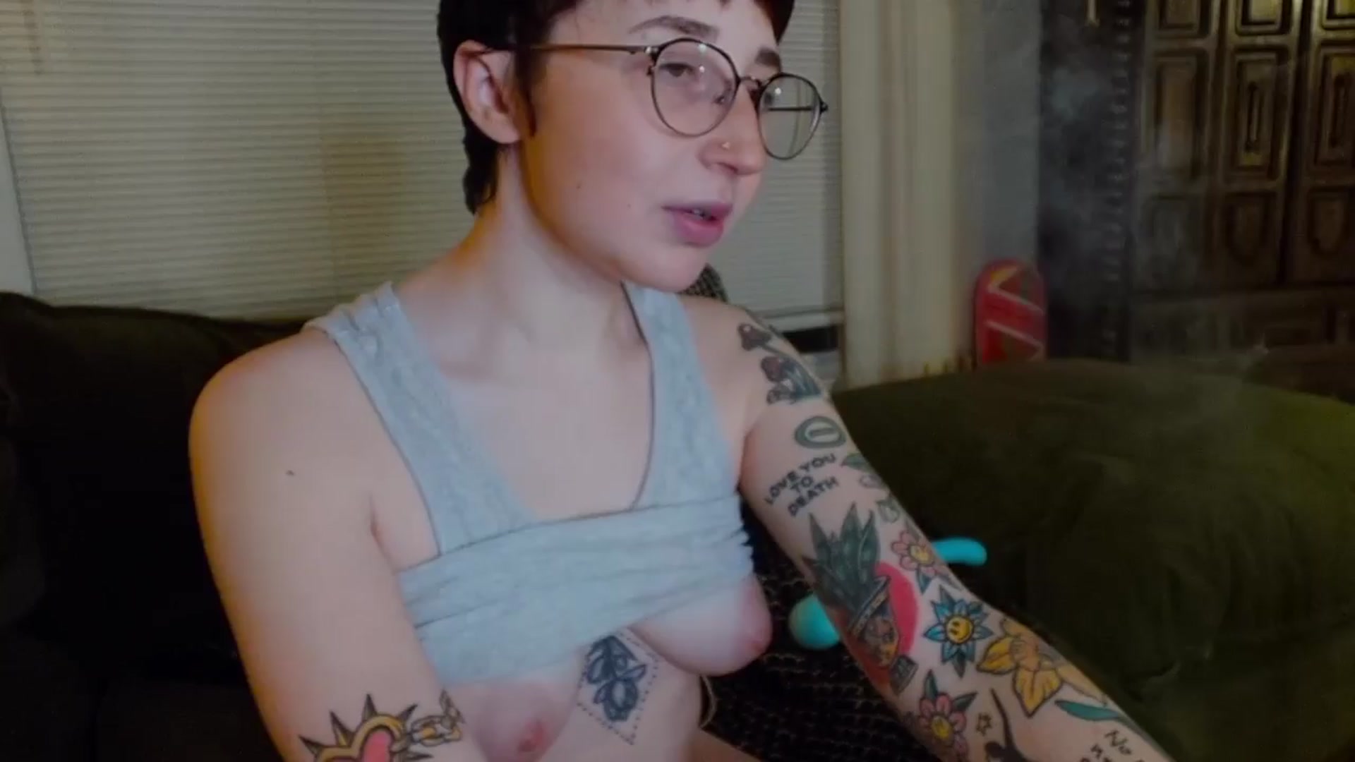 Gallery image thumbnail from Strawberrrri1's myfreecams stream on, 04/14/2024, 03:40 image 3 of 20
