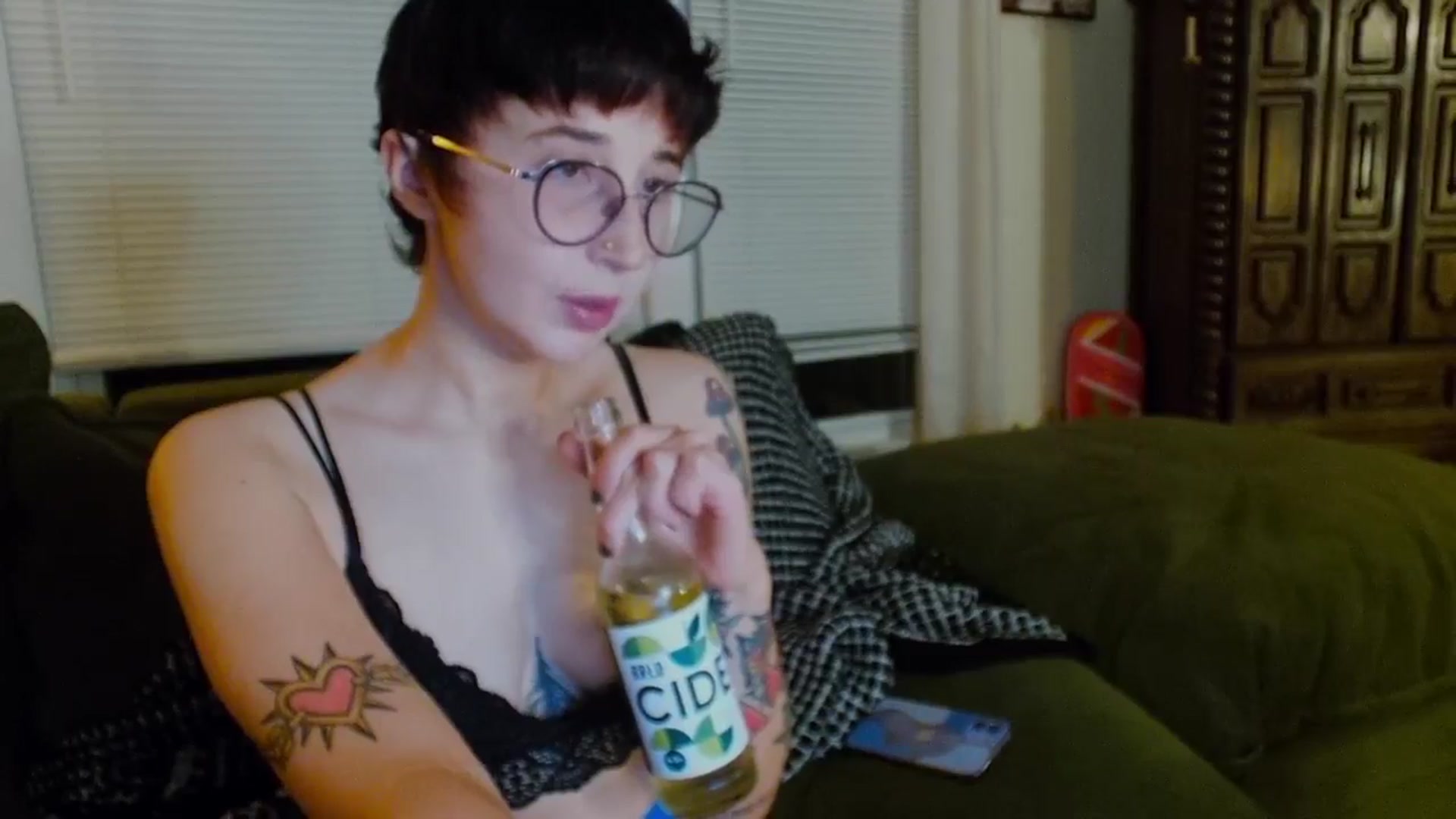 Gallery image thumbnail from Strawberrrri1's myfreecams stream on, 05/05/2024, 02:56 image 6 of 20