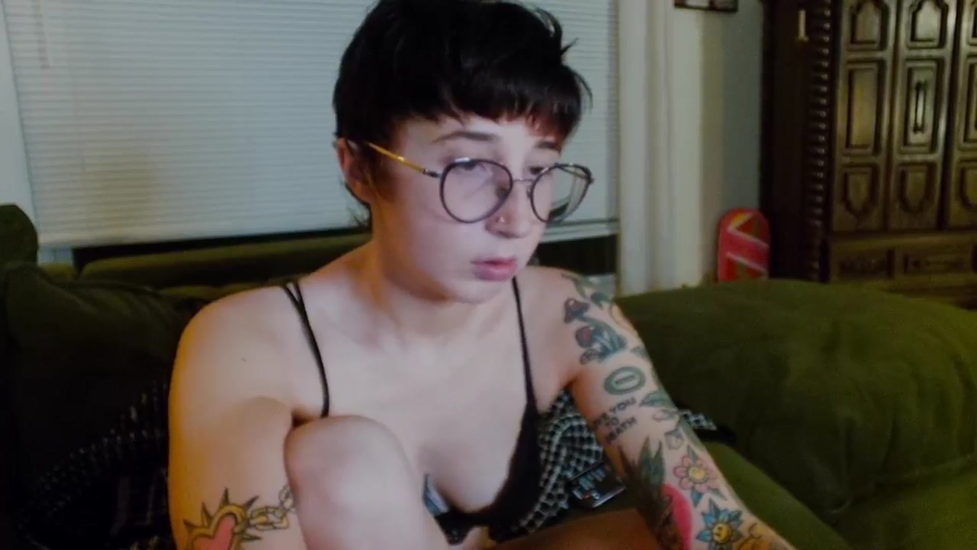 Gallery image thumbnail from Strawberrrri1's myfreecams stream on, 05/05/2024, 02:56 image 5 of 20