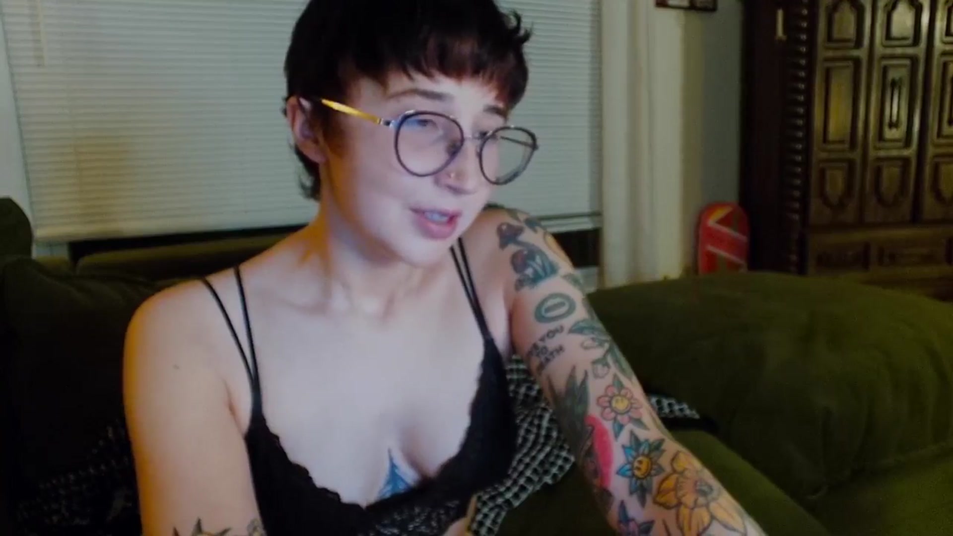 Gallery image thumbnail from Strawberrrri1's myfreecams stream on, 05/05/2024, 02:56 image 8 of 20