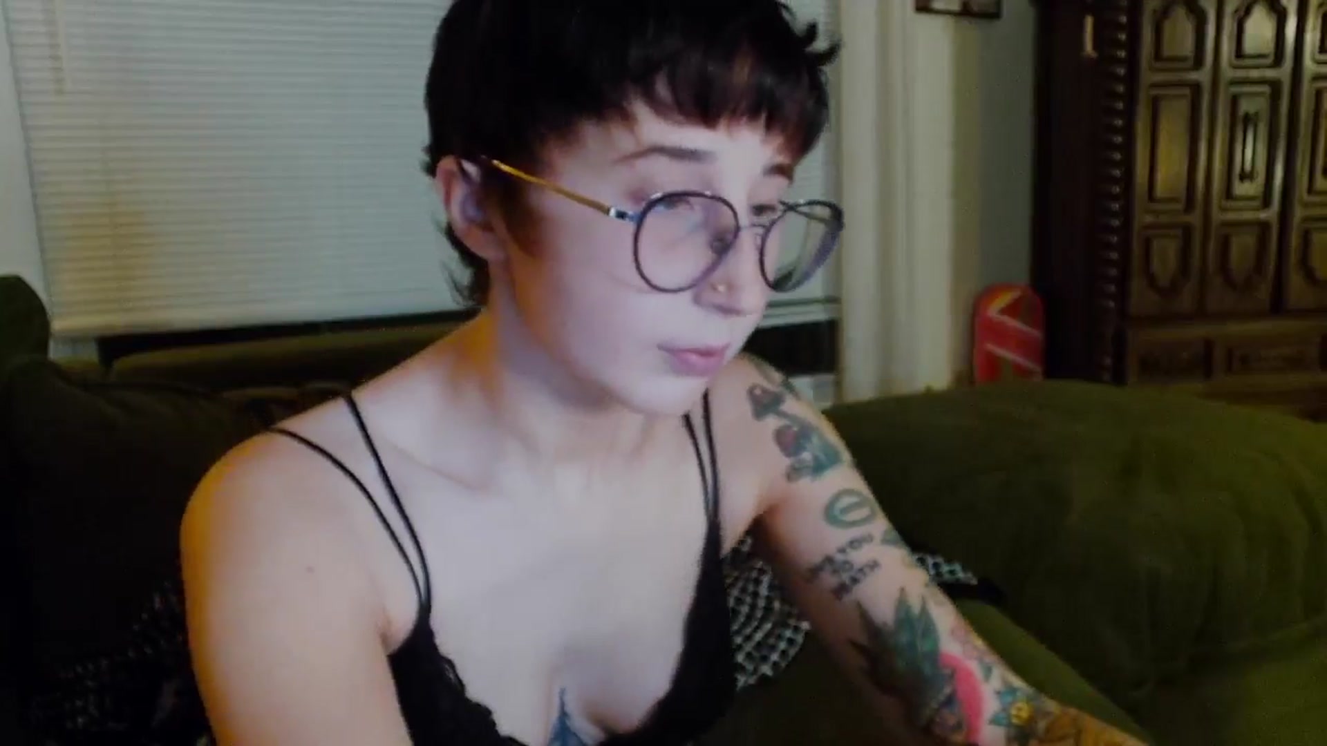 Gallery image thumbnail from Strawberrrri1's myfreecams stream on, 05/05/2024, 02:56 image 7 of 20