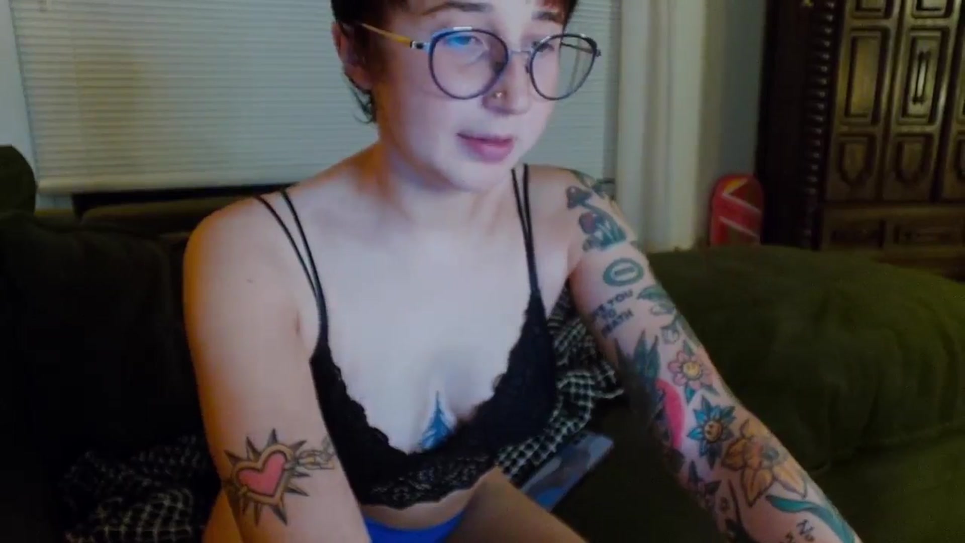 Gallery image thumbnail from Strawberrrri1's myfreecams stream on, 05/05/2024, 02:56 image 16 of 20