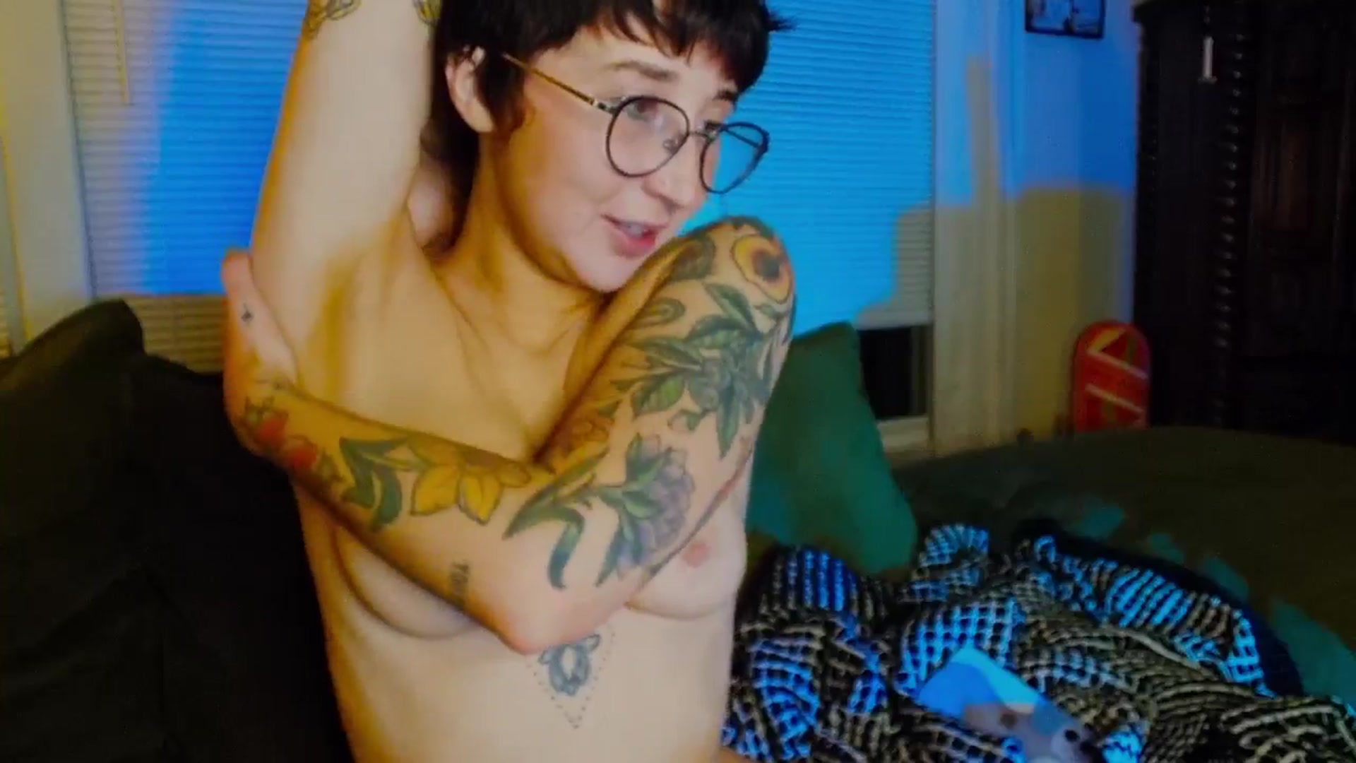 Gallery image thumbnail from Strawberrrri1's myfreecams stream on, 05/19/2024, 04:02 image 16 of 20
