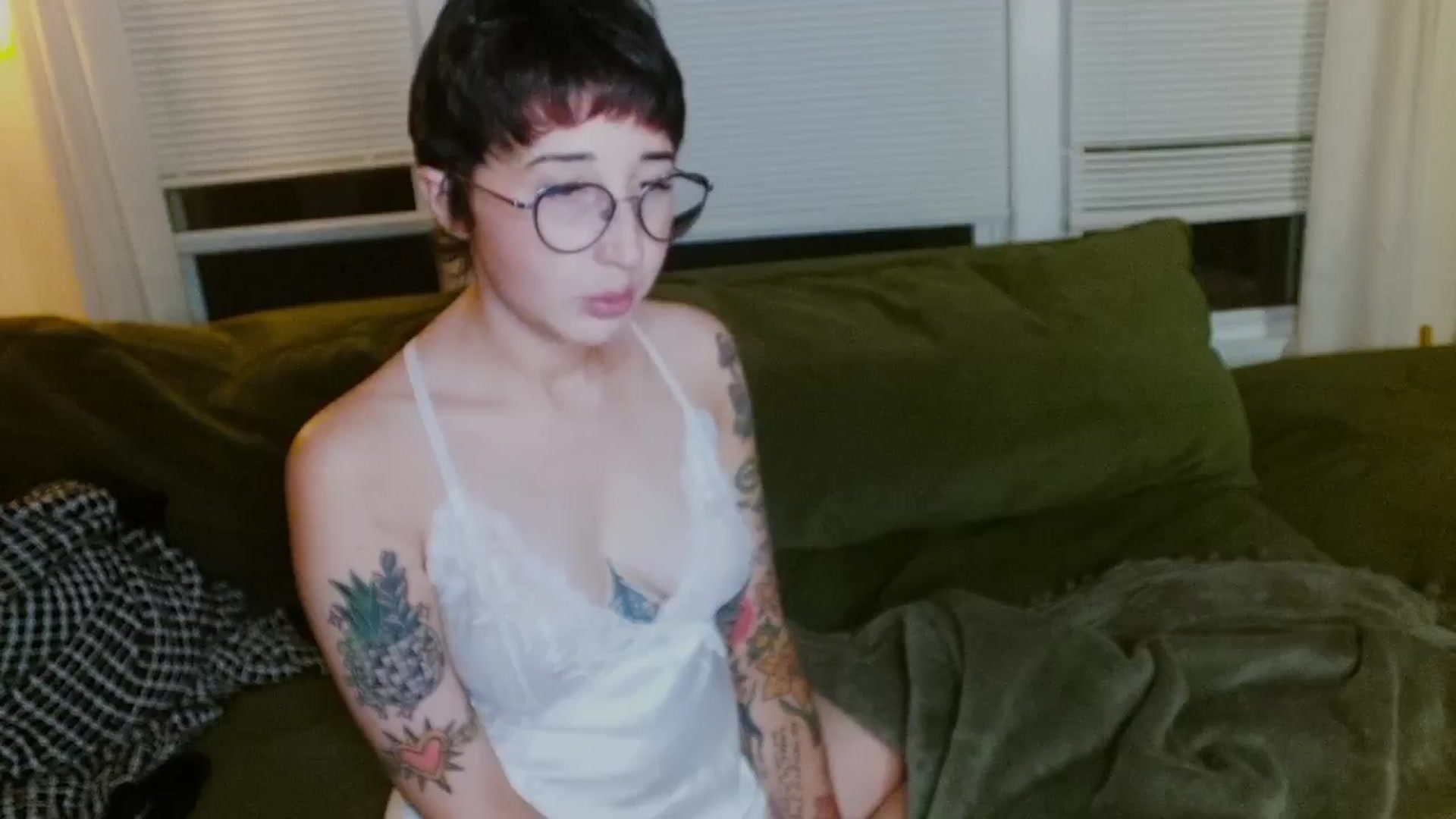 Gallery image thumbnail from Strawberrrri1's myfreecams stream on, 06/23/2024, 03:55 image 2 of 20