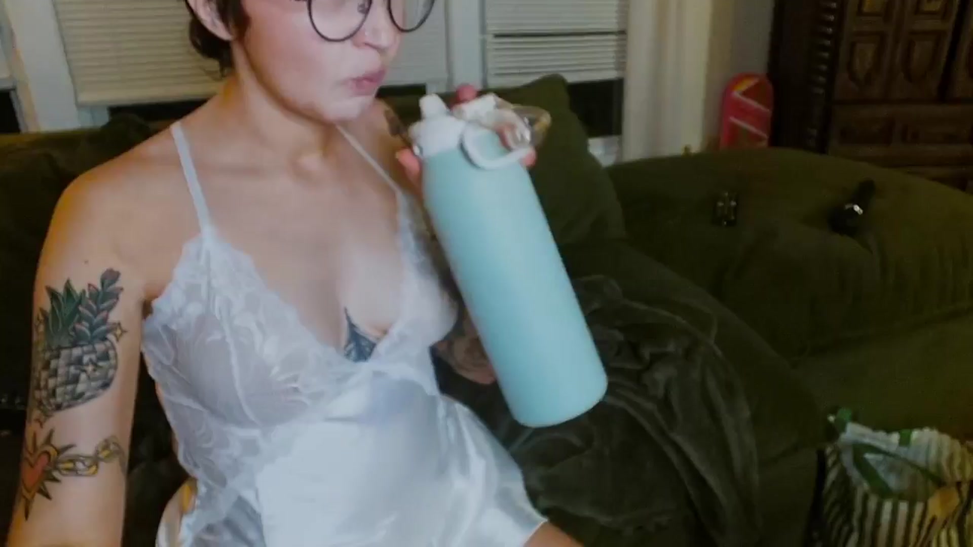 Gallery image thumbnail from Strawberrrri1's myfreecams stream on, 06/23/2024, 03:55 image 16 of 20