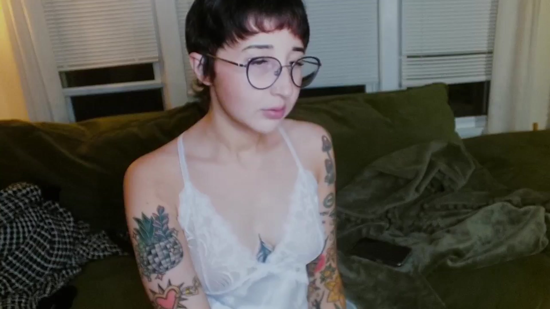 Gallery image thumbnail from Strawberrrri1's myfreecams stream on, 06/23/2024, 03:55 image 1 of 20