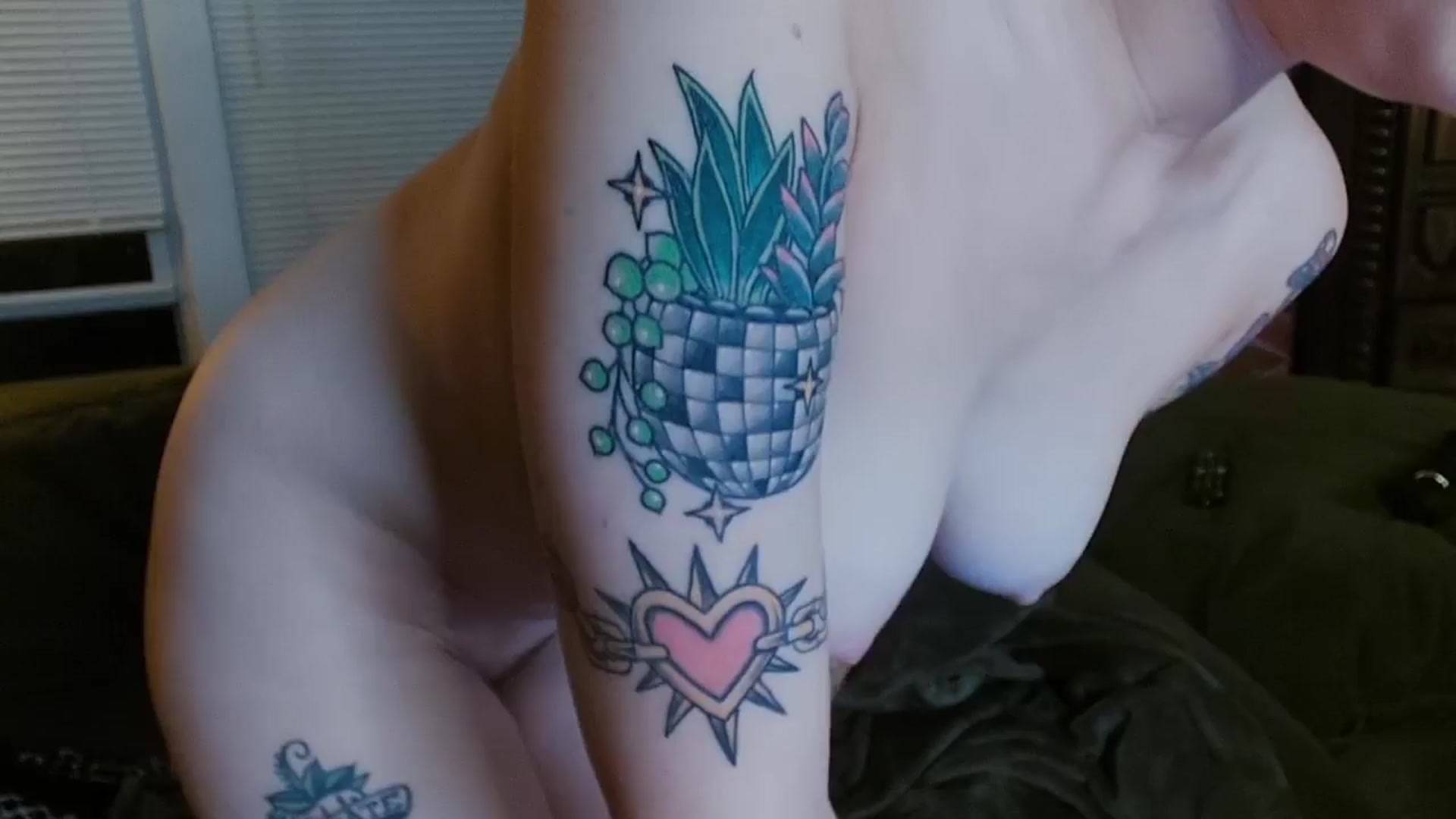 Gallery image thumbnail from Strawberrrri1's myfreecams stream on, 06/23/2024, 03:55 image 14 of 20