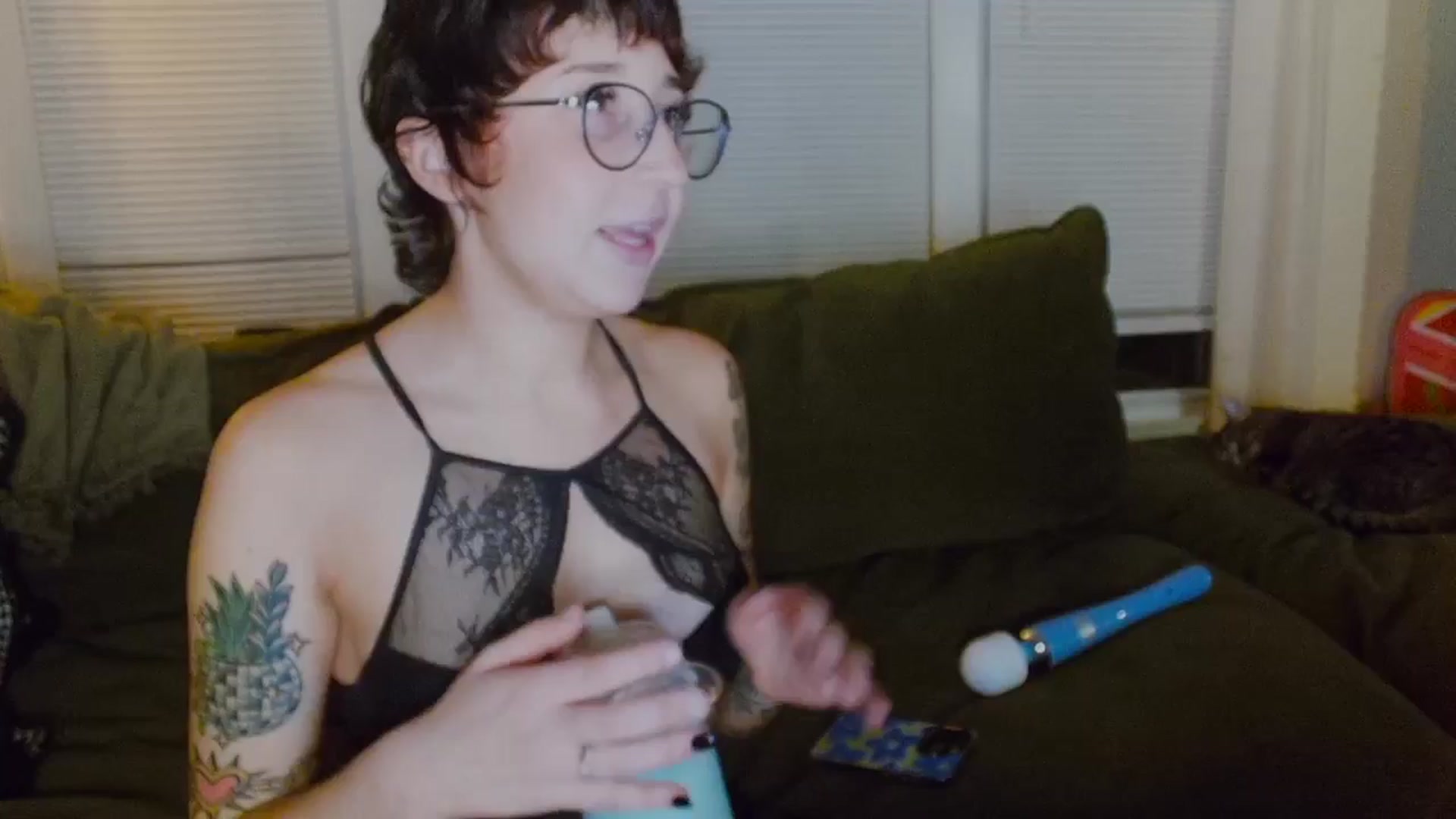 Gallery image thumbnail from Strawberrrri1's myfreecams stream on, 08/04/2024, 03:48 image 6 of 20