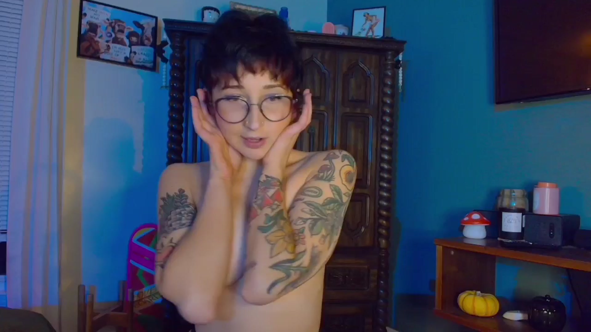 Gallery image thumbnail from Strawberrrri1's myfreecams stream on, 08/25/2024, 04:01 image 4 of 20