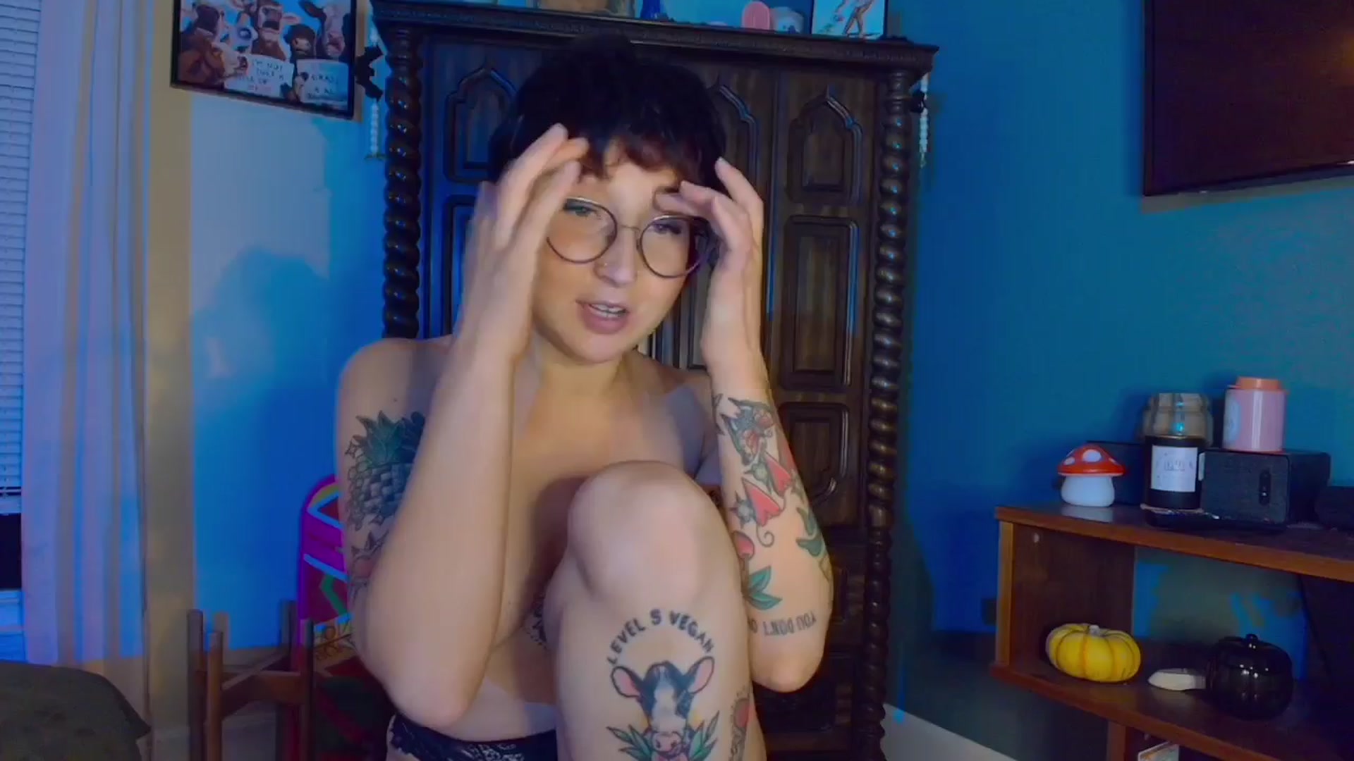 Gallery image thumbnail from Strawberrrri1's myfreecams stream on, 08/25/2024, 04:01 image 5 of 20