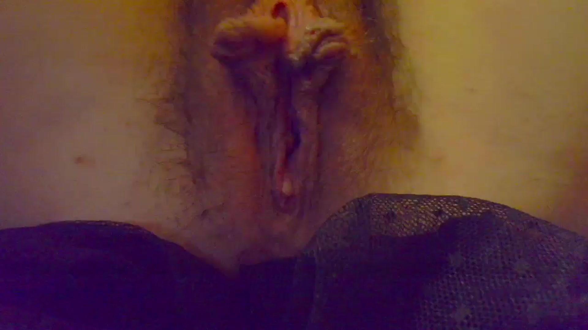 Gallery image thumbnail from Strawberrrri1's myfreecams stream on, 10/06/2024, 03:08 image 12 of 20