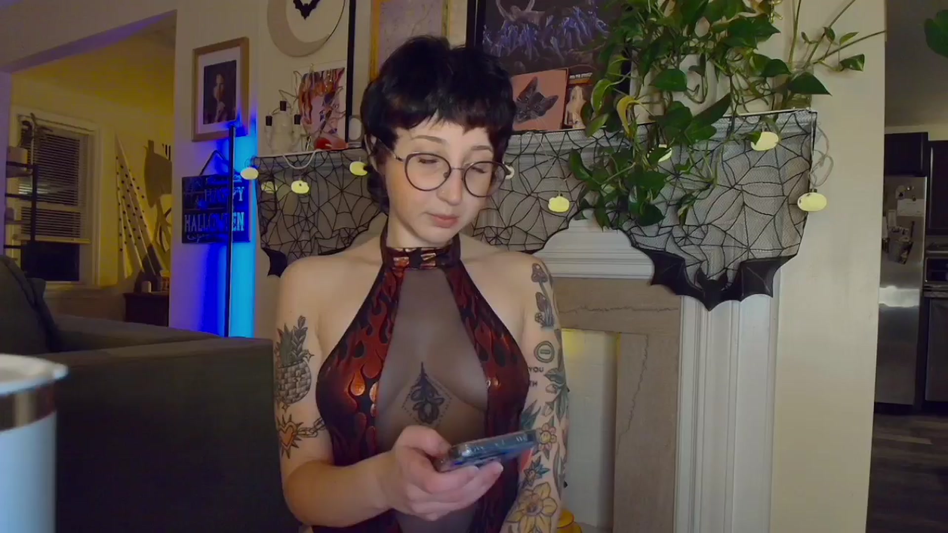 Gallery image thumbnail from Strawberrrri1's myfreecams stream on, 10/26/2024, 03:07 image 1 of 20