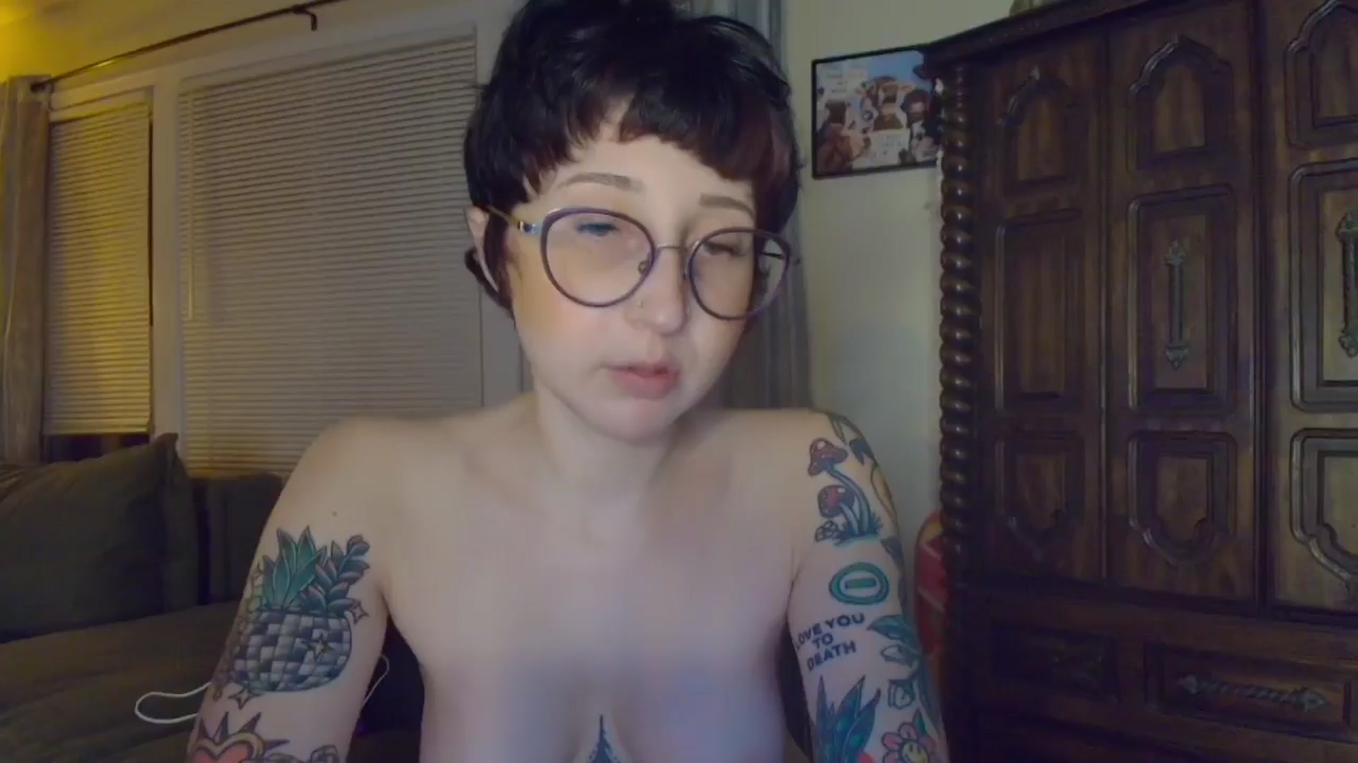 Gallery image thumbnail from Strawberrrri1's myfreecams stream on, 11/17/2024, 04:55 image 7 of 20