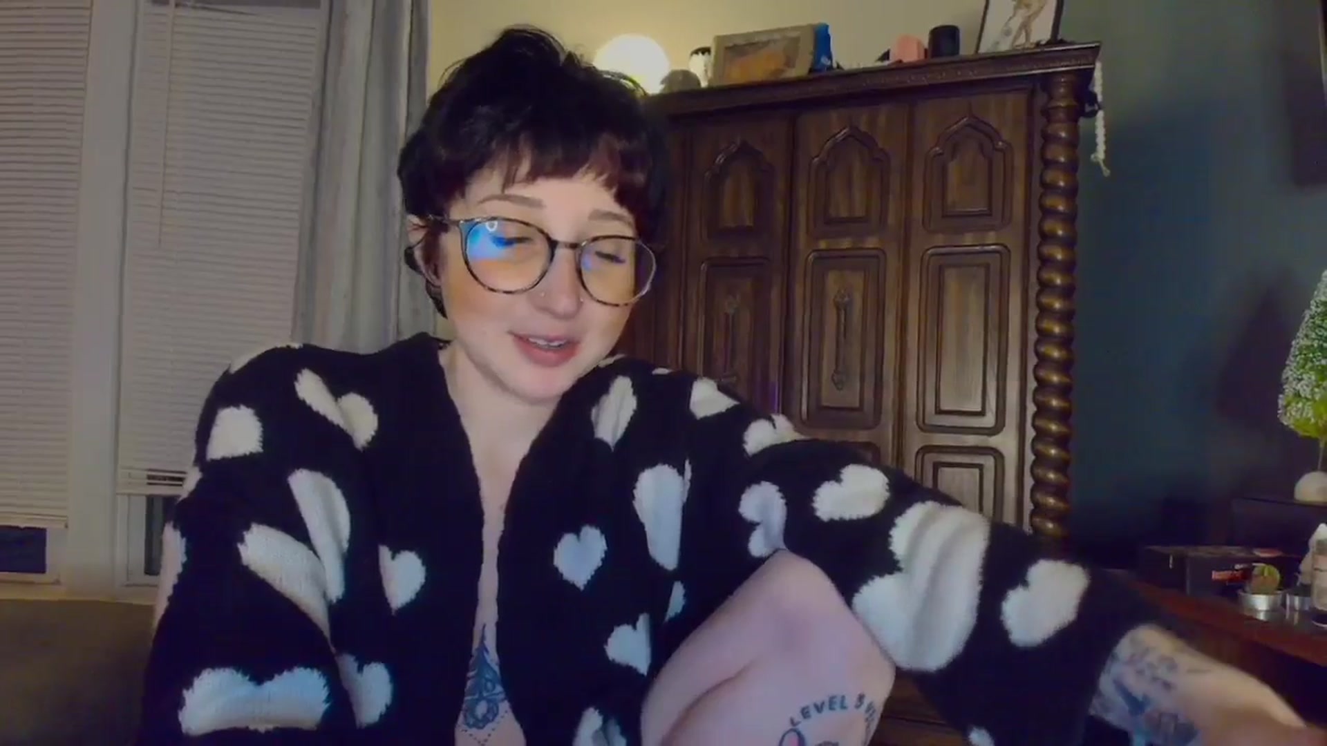 Gallery image thumbnail from Strawberrrri1's myfreecams stream on, 12/21/2024, 04:43 image 6 of 20