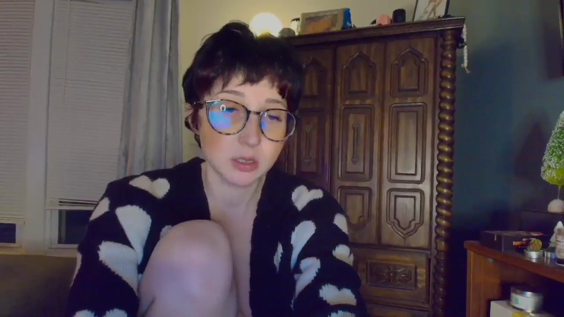 Gallery image thumbnail from Strawberrrri1's myfreecams stream on, 12/21/2024, 04:43 image 5 of 20