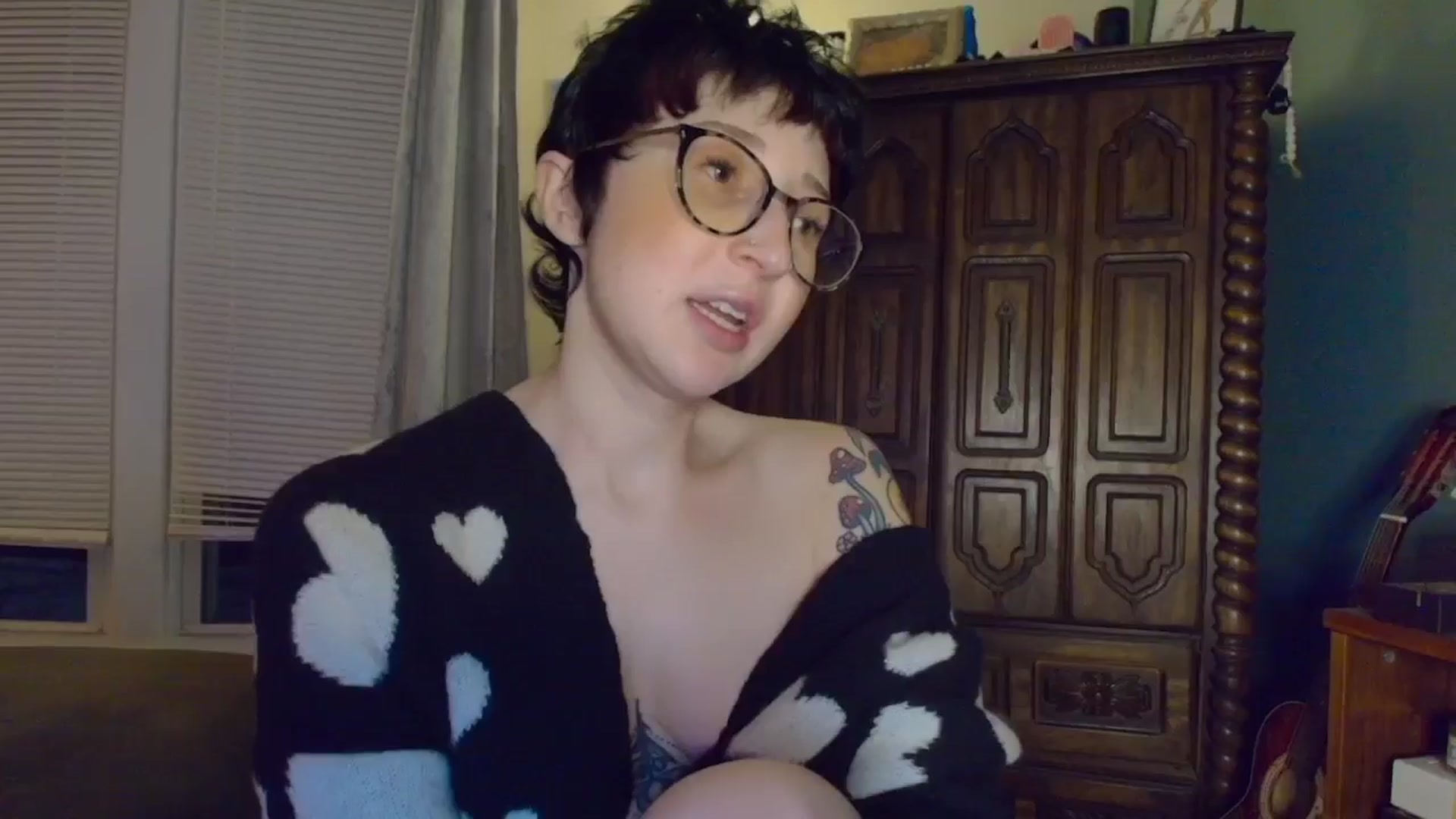 Gallery image thumbnail from Strawberrrri1's myfreecams stream on, 01/12/2025, 04:06 image 15 of 20