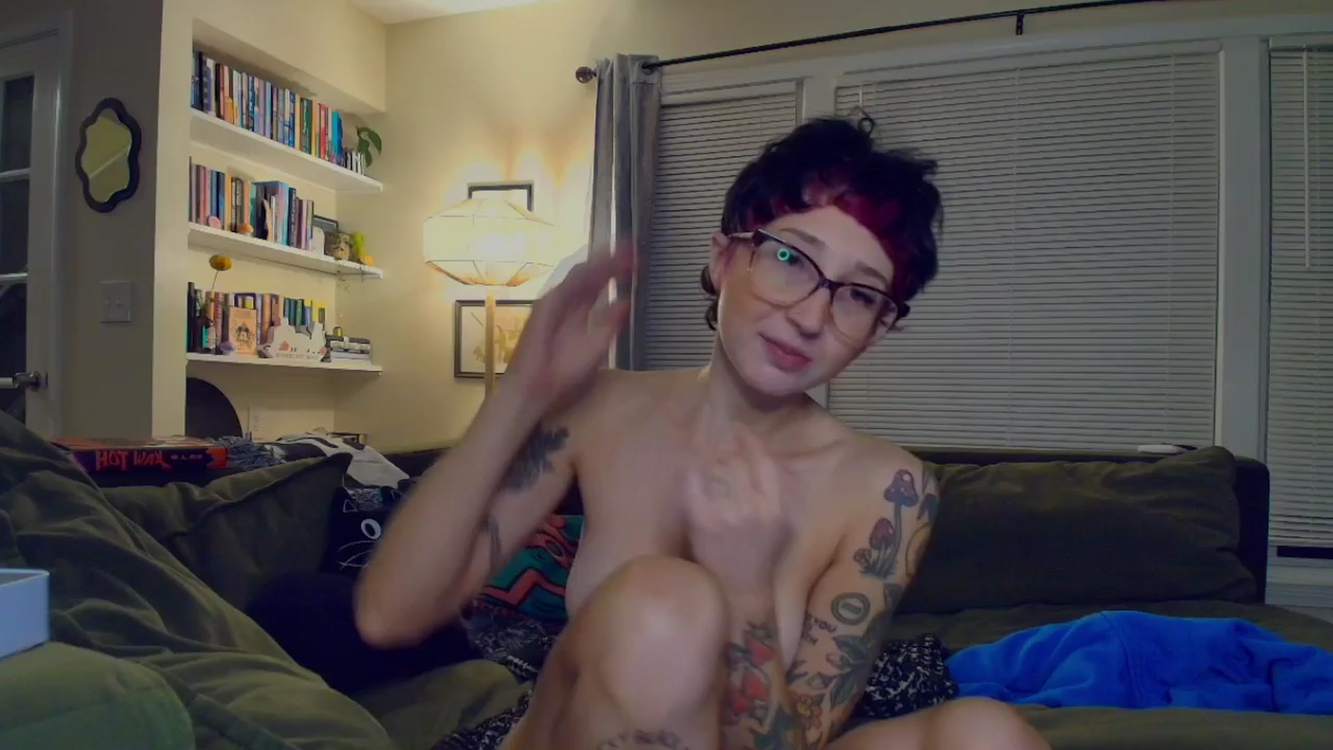 Gallery image thumbnail from Strawberrrri1's myfreecams stream on, 09/28/2025, 03:32 image 14 of 20