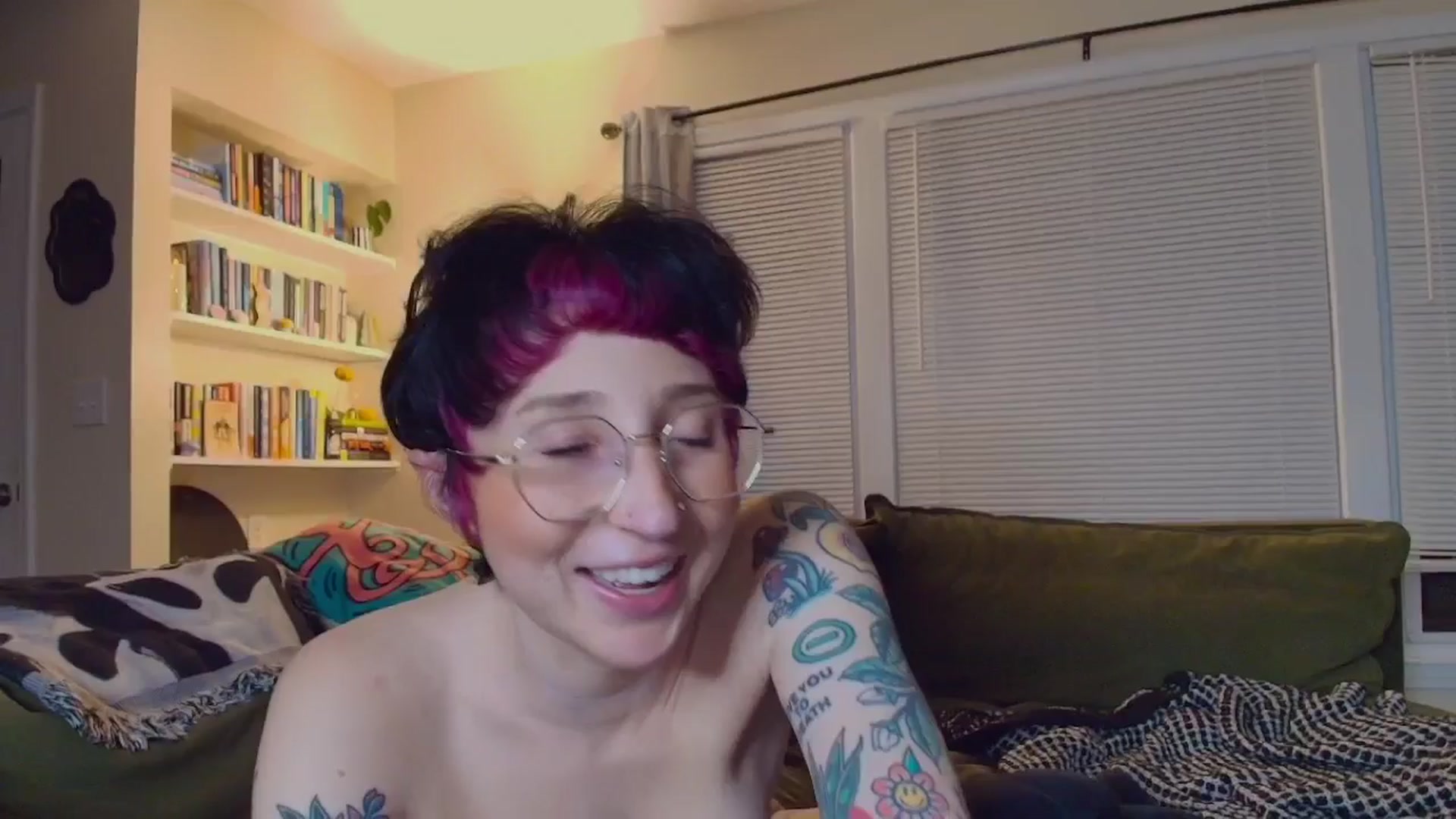 Gallery image thumbnail from Strawberrrri1's myfreecams stream on, 11/08/2025, 03:28 image 17 of 20
