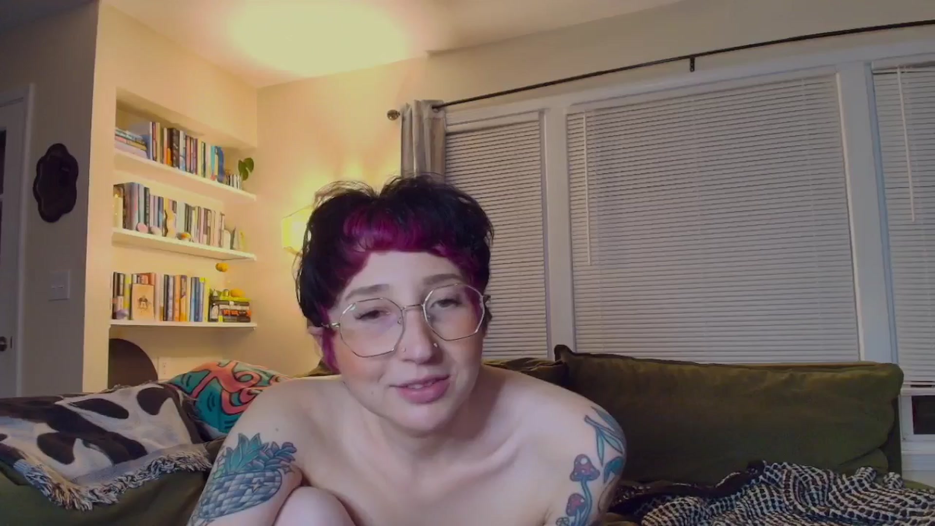 Gallery image thumbnail from Strawberrrri1's myfreecams stream on, 11/08/2025, 03:28 image 15 of 20