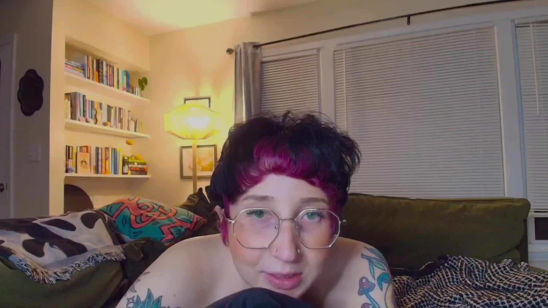 Gallery image thumbnail from Strawberrrri1's myfreecams stream on, 11/08/2025, 03:28 image 16 of 20