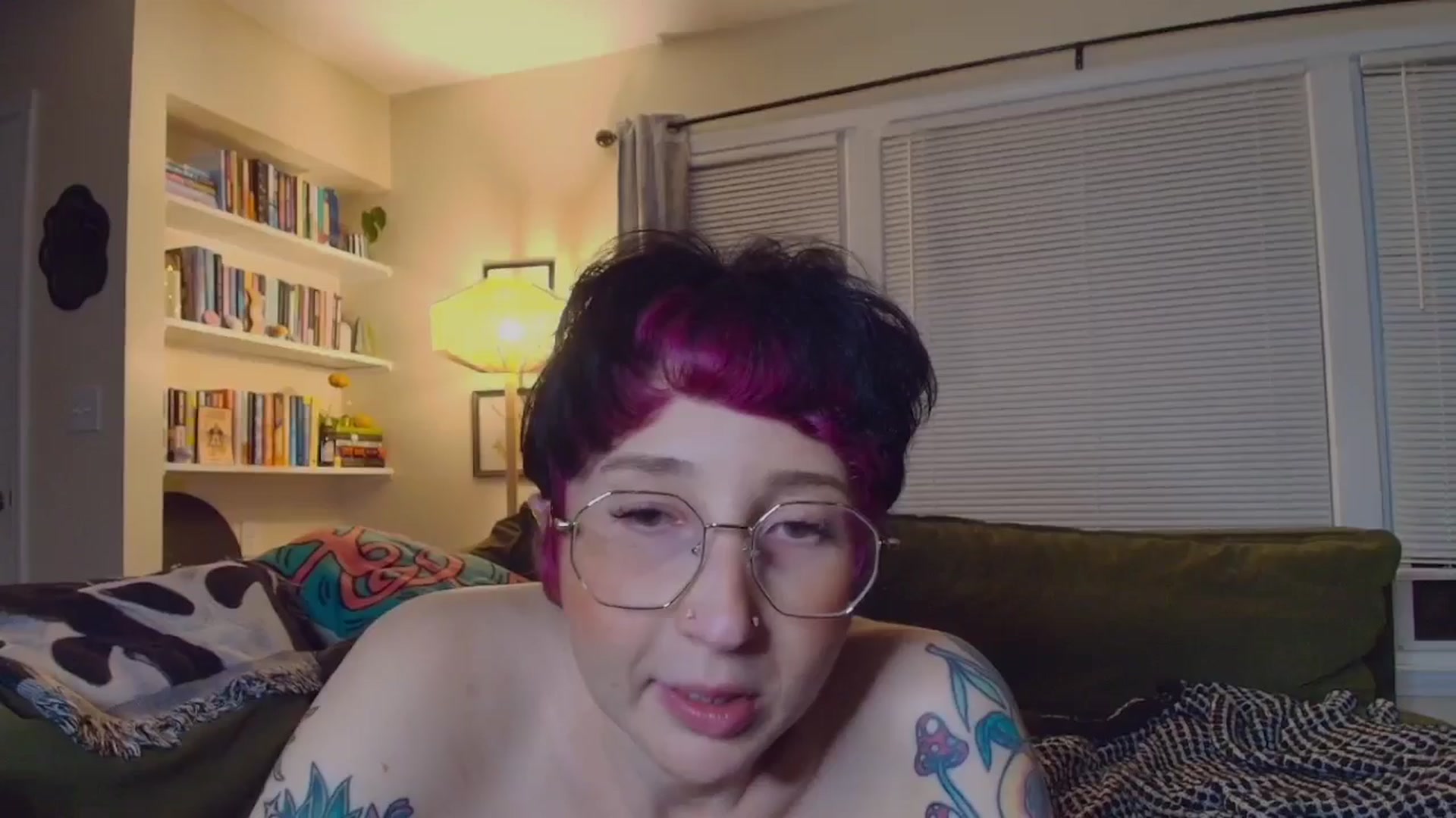 Gallery image thumbnail from Strawberrrri1's myfreecams stream on, 11/08/2025, 03:28 image 10 of 20