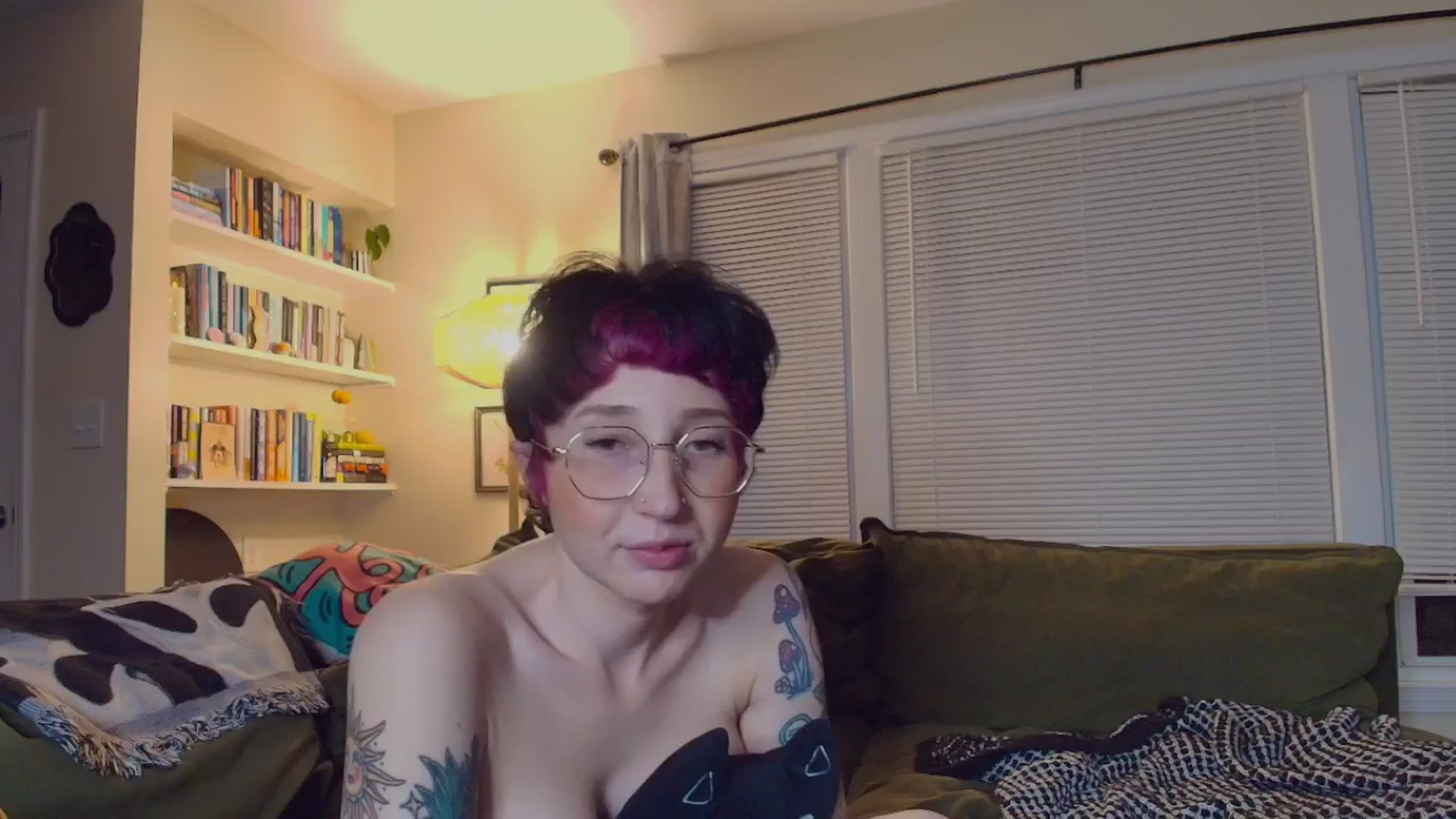 Gallery image thumbnail from Strawberrrri1's myfreecams stream on, 11/08/2025, 03:28 image 12 of 20