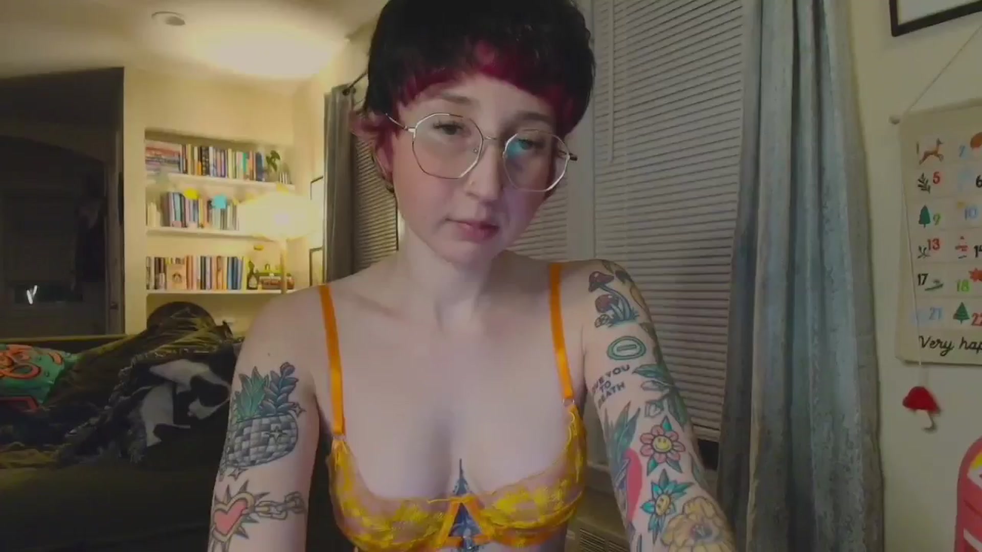 Gallery image thumbnail from Strawberrrri1's myfreecams stream on, 12/21/2025, 03:30 image 1 of 20